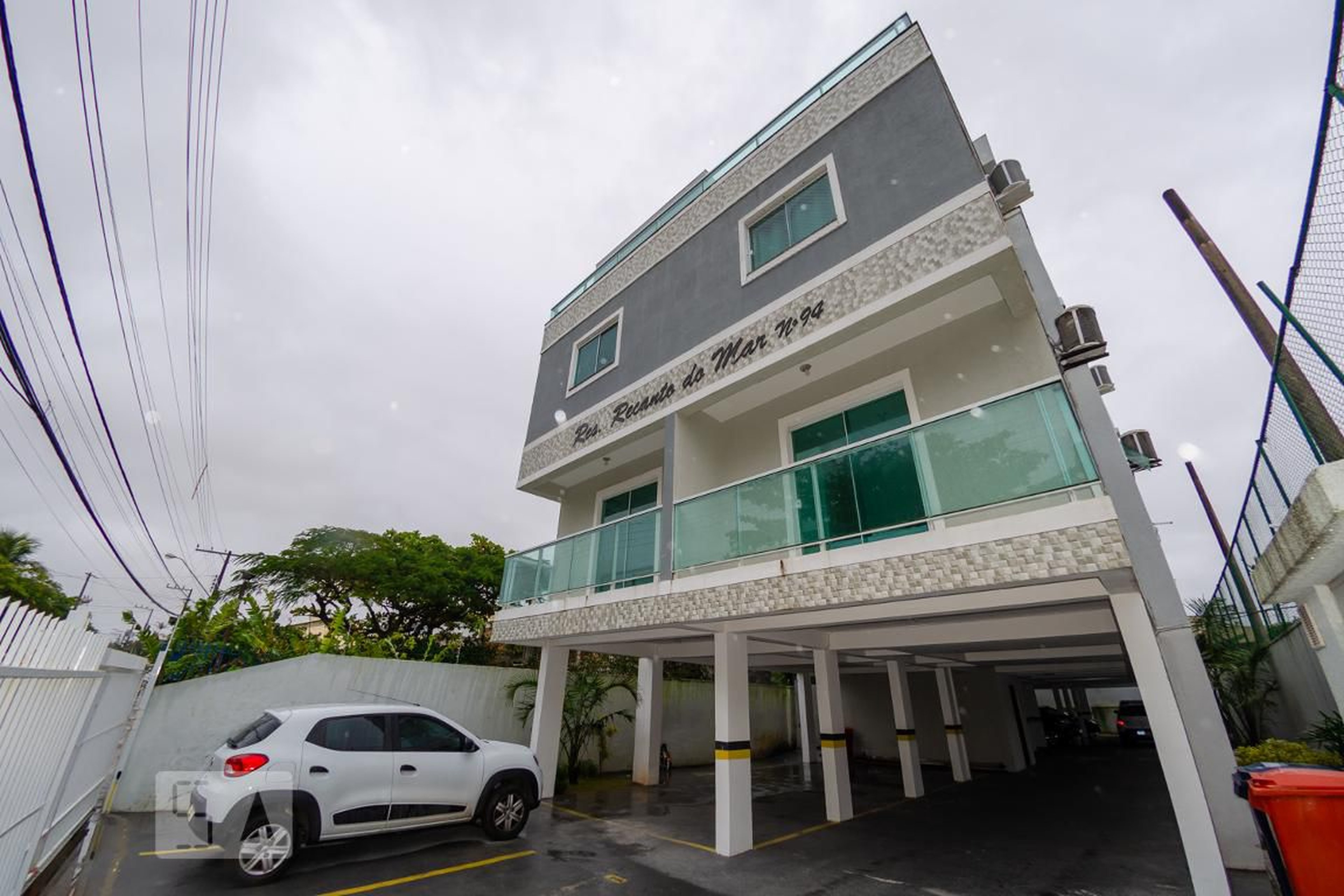 Fachada Condomínio em Rua Ruth Pereira, 94