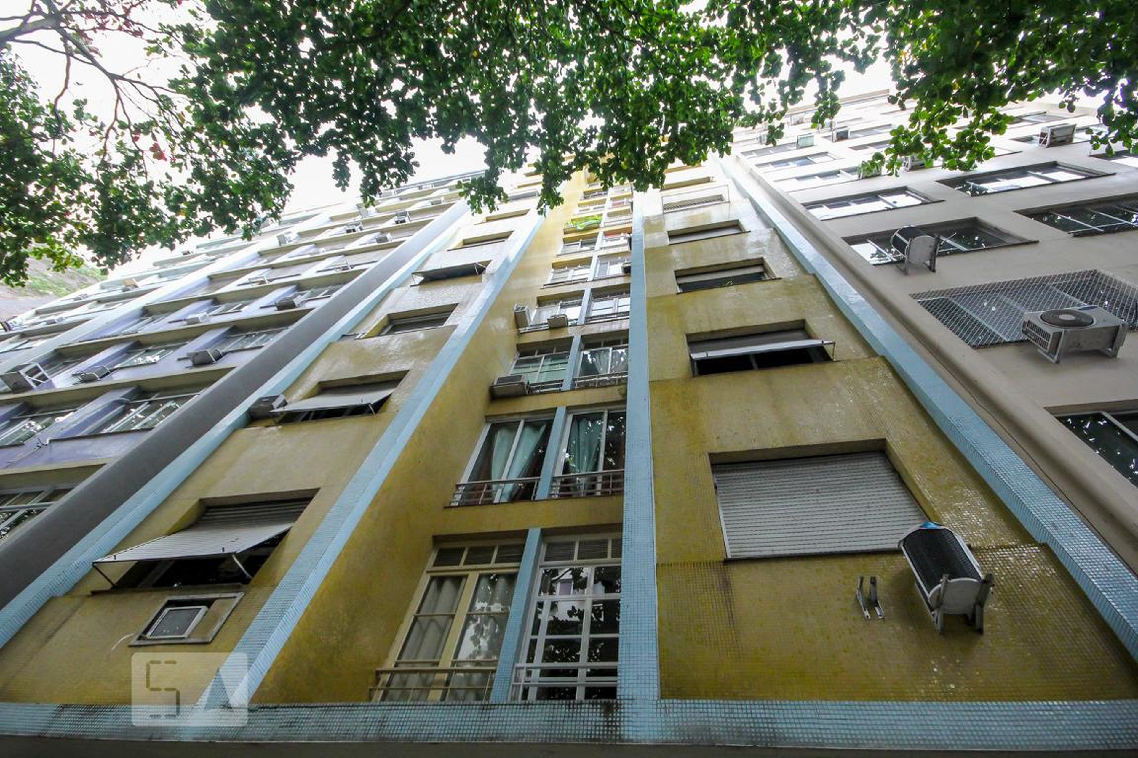 Fachada Condomínio em Rua Constante Ramos, 164