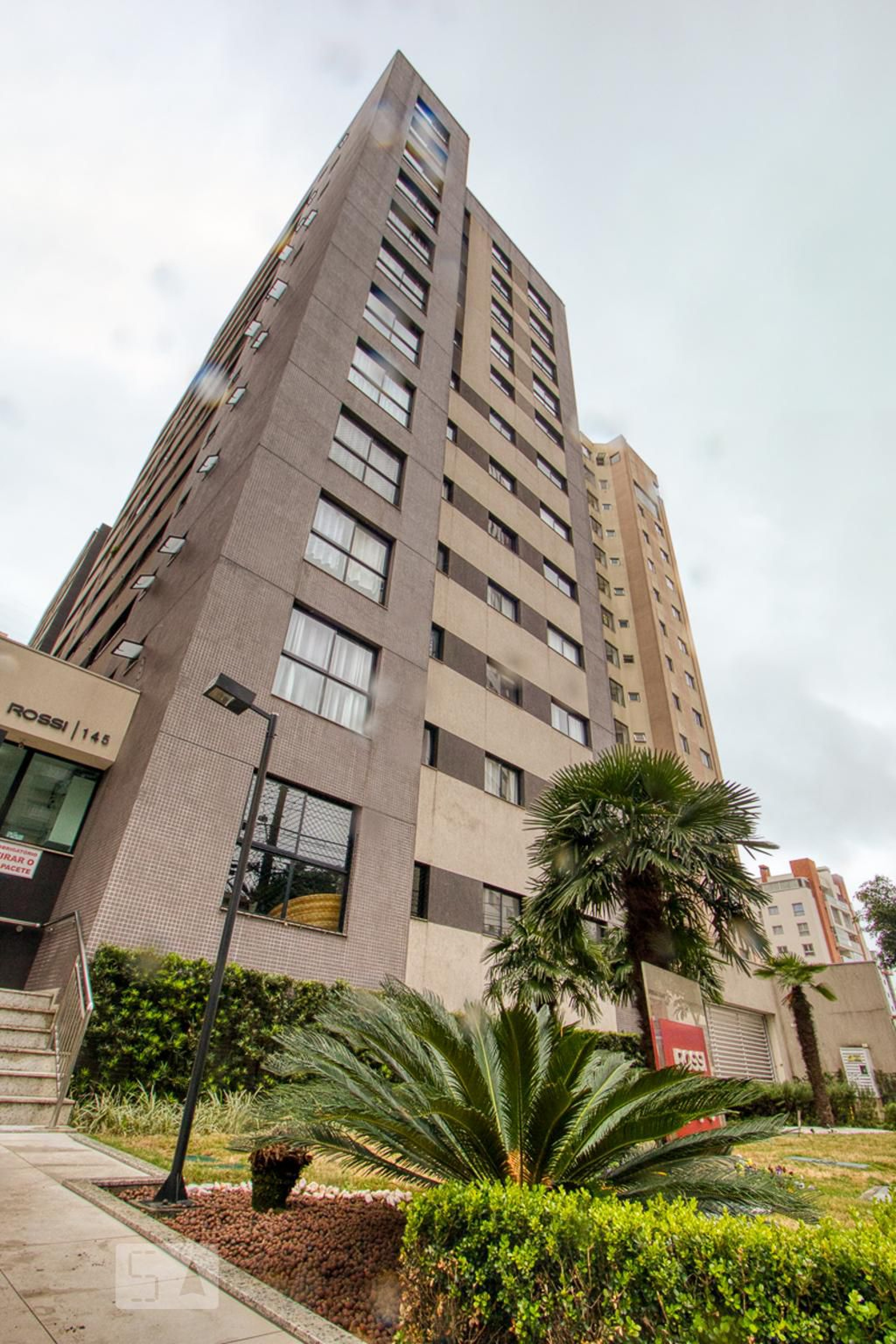 Fachada do Condomínio Condomínio Rossi