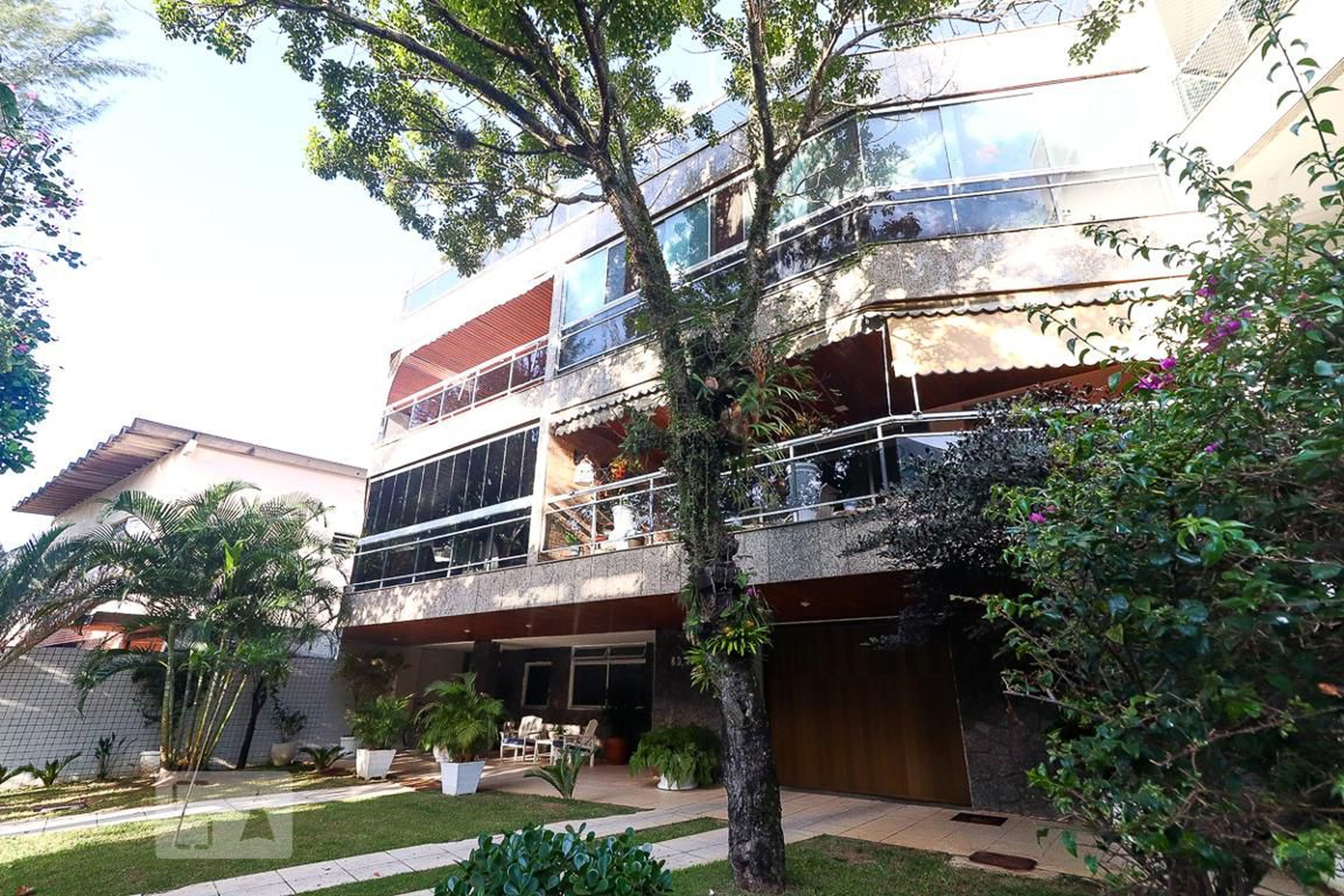 Fachada Condomínio em Rua Rabino Henrique Lemle, 33