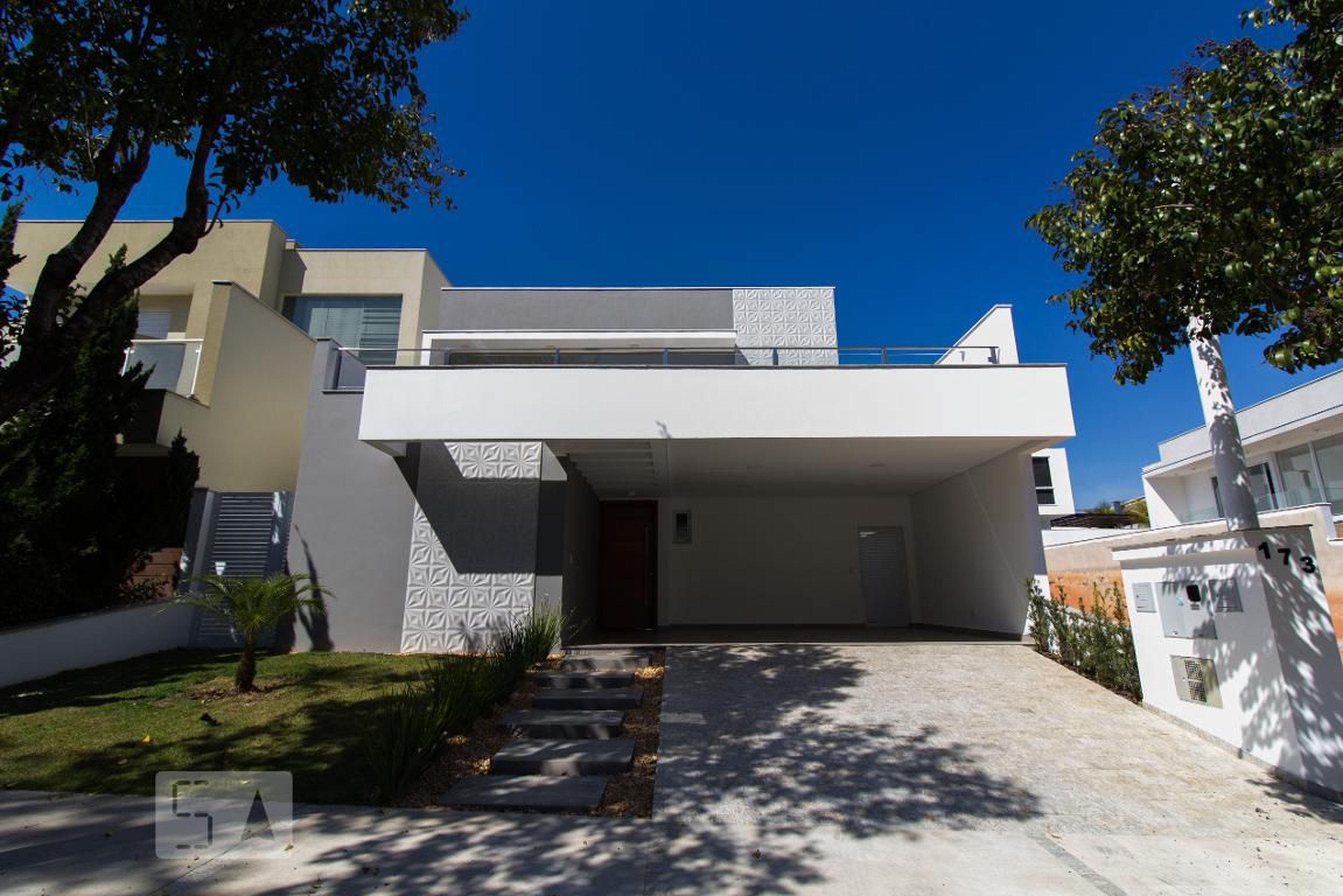 Fachada Condomínio em Rua Honorato Manfredini, 173