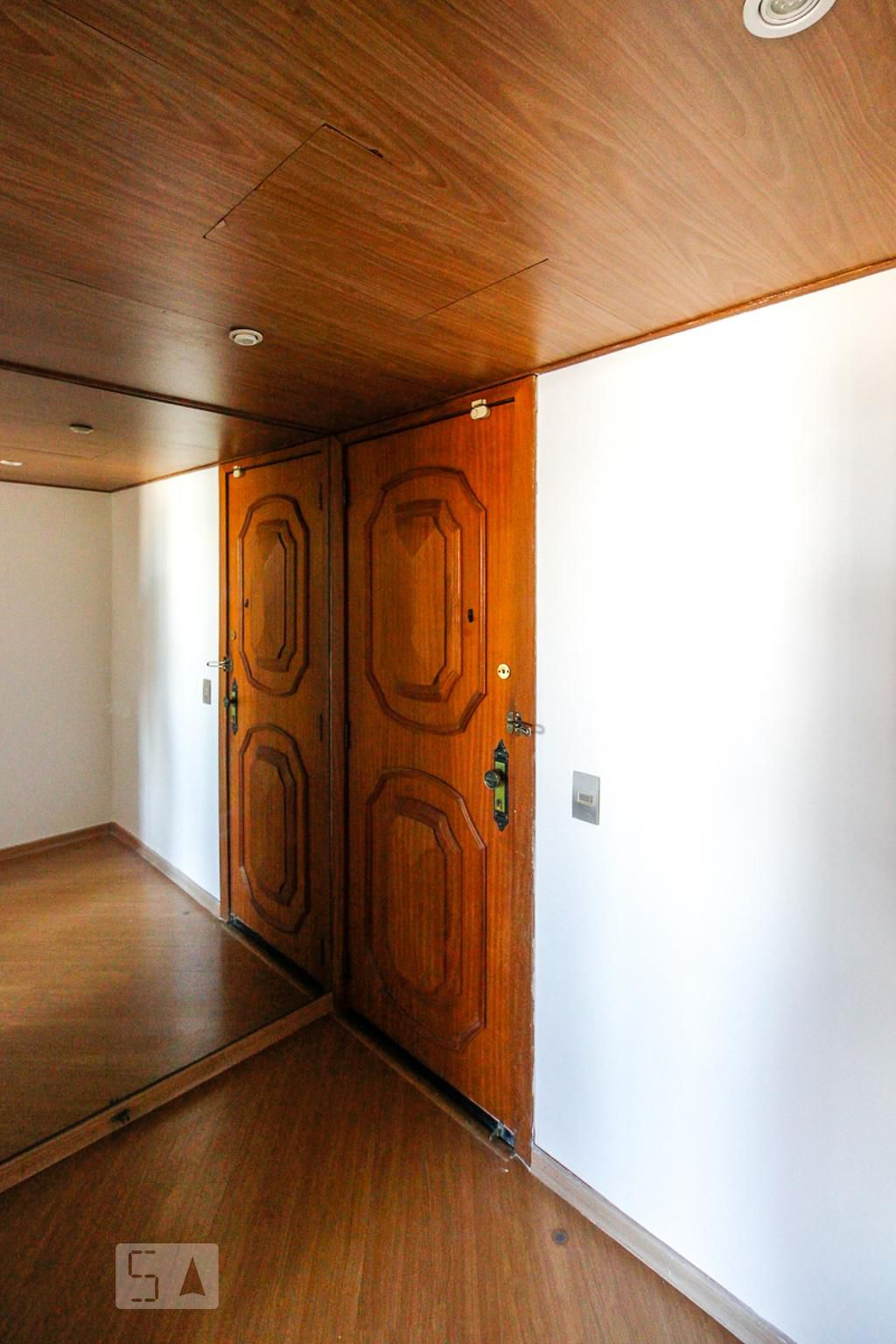 Hall de Entrada Condomínio em Rua Sylvio da Rocha Pollis, 204