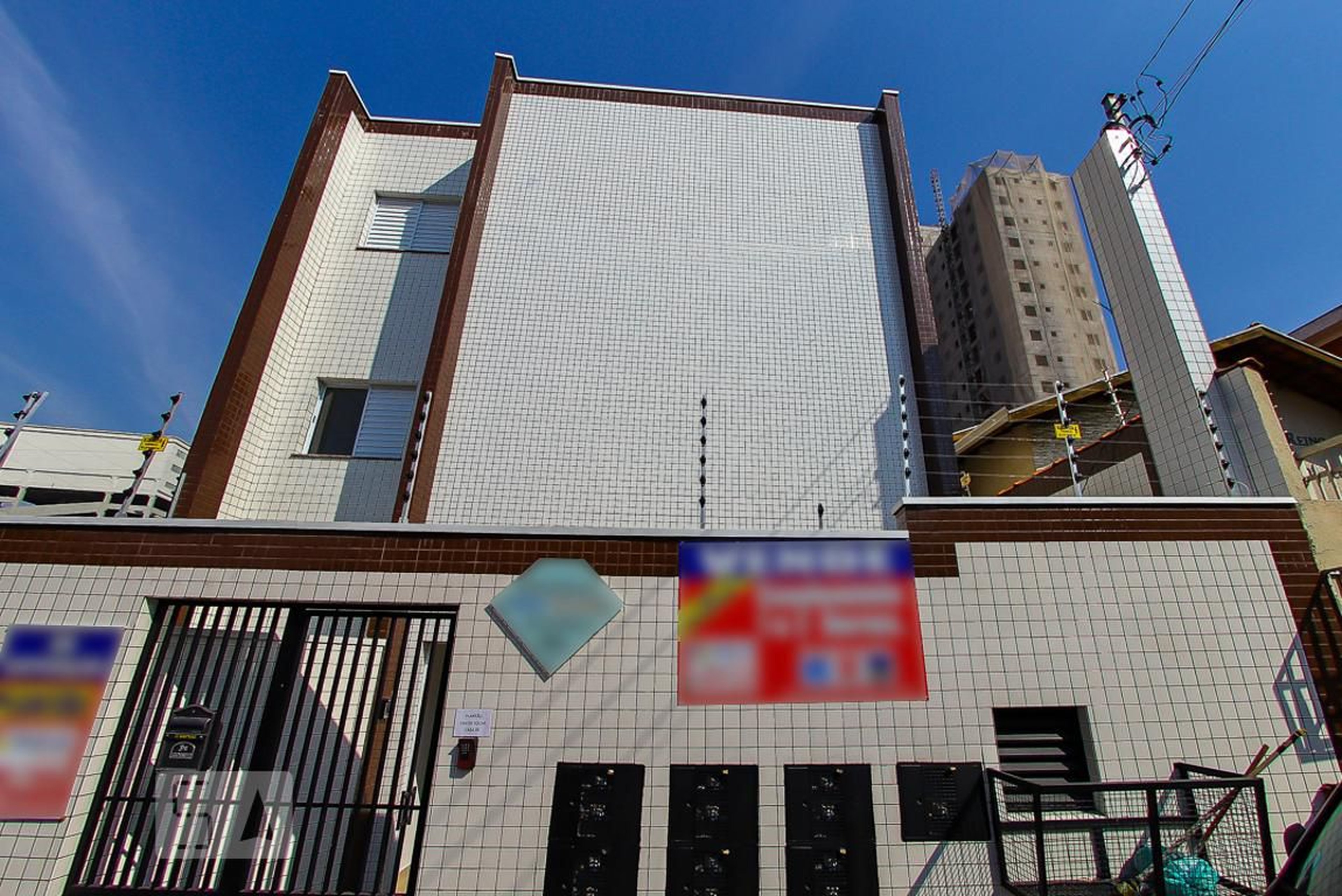 Fachada Condomínio em Rua Padre Leão Peruche, 466