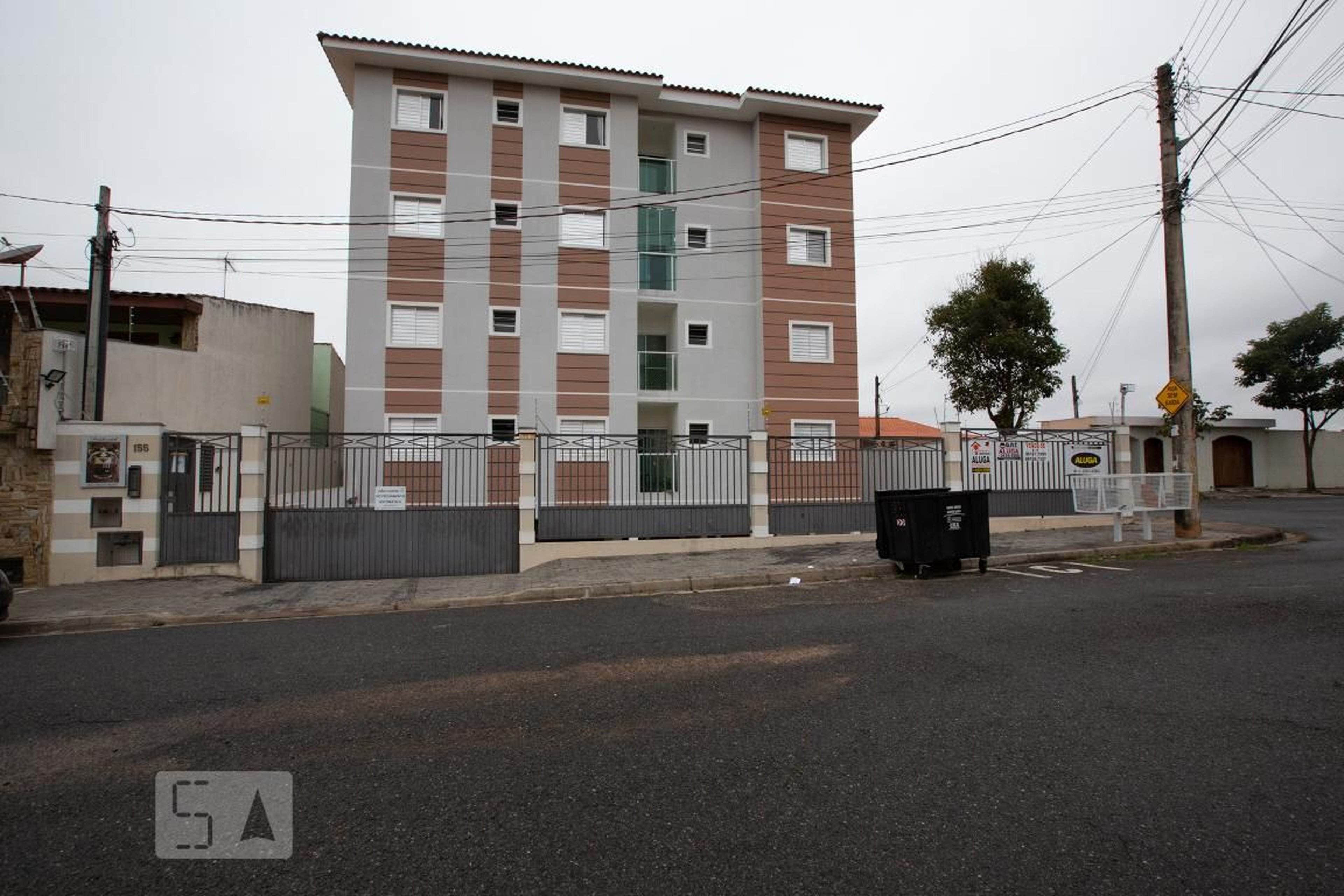 Fachada Condomínio em Rua Neide Aparecida Stancatti Marques, 155