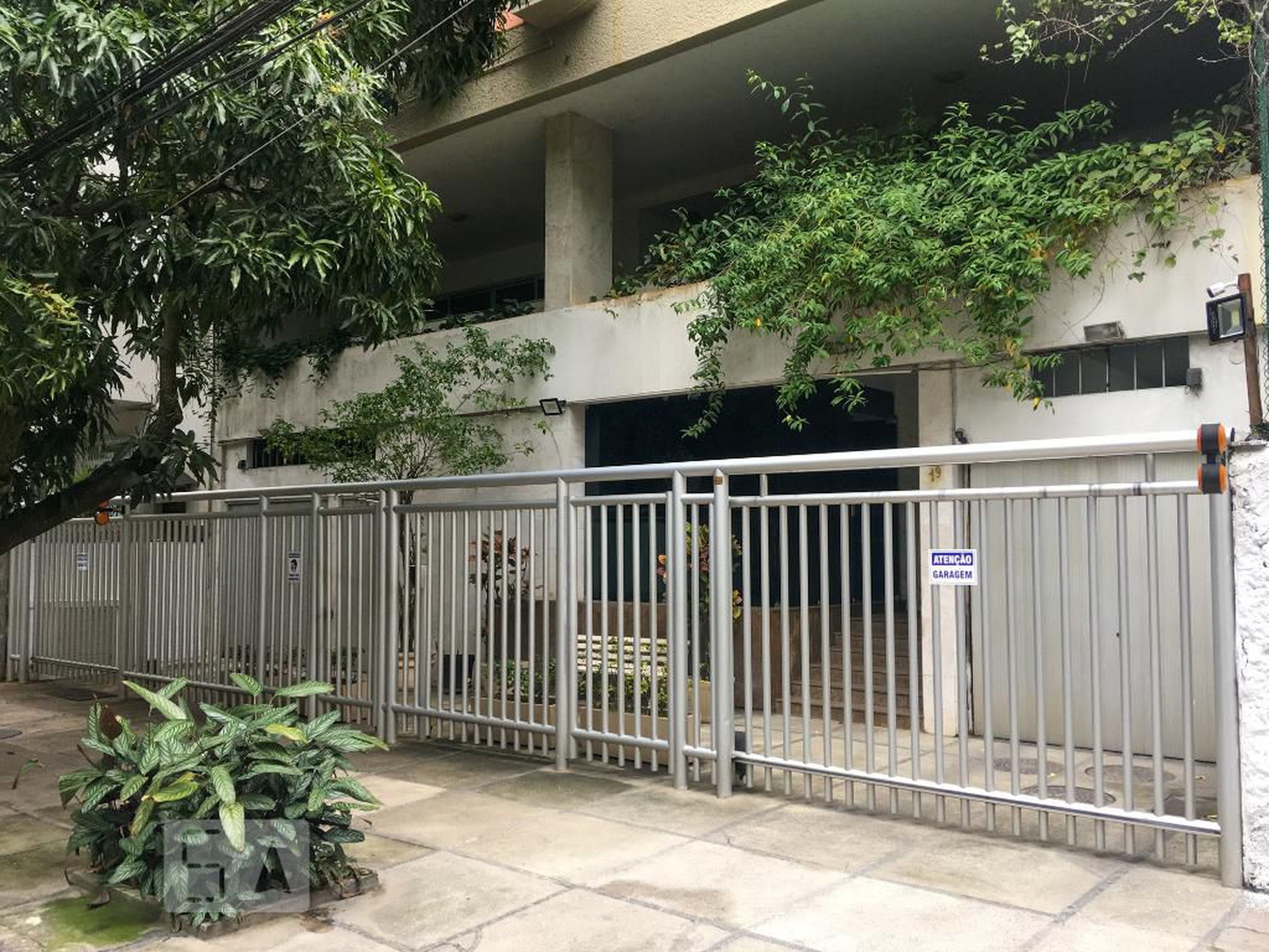 Fachada Condomínio em Rua dos Oitis, 19