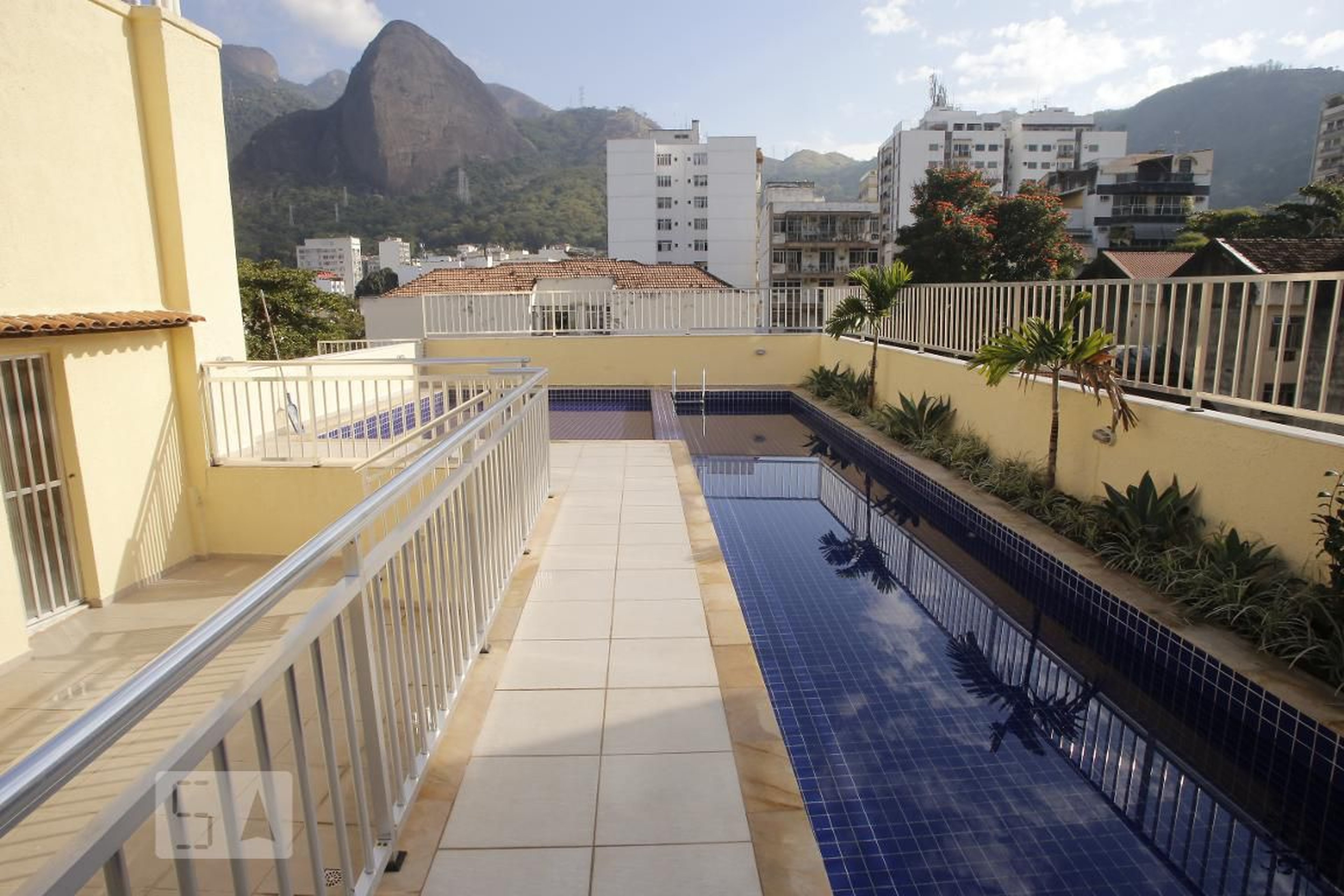 Piscina Condomínio em Rua José do Patrocínio, 310