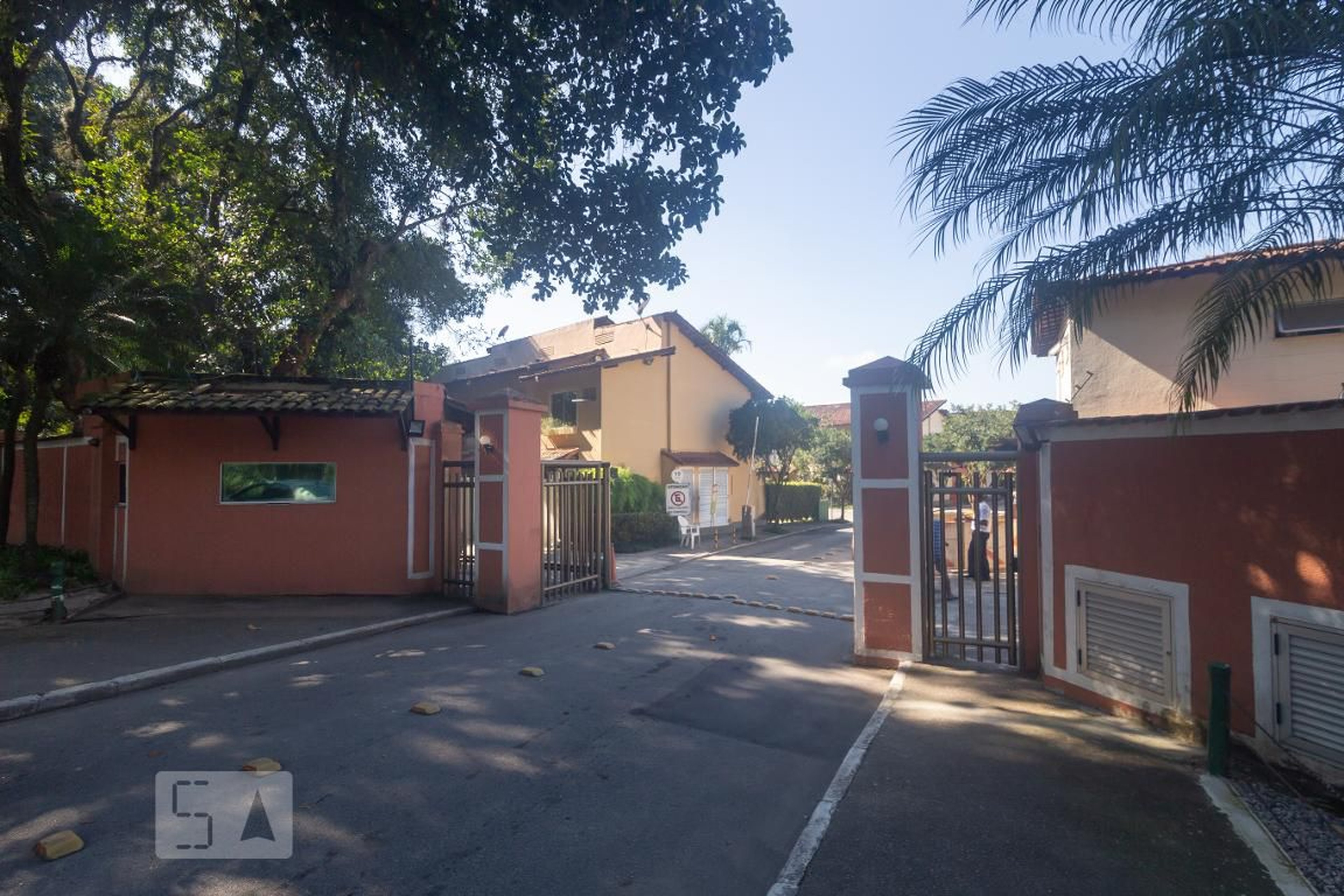 Fachada do Condomínio Residencial Bandeirantes