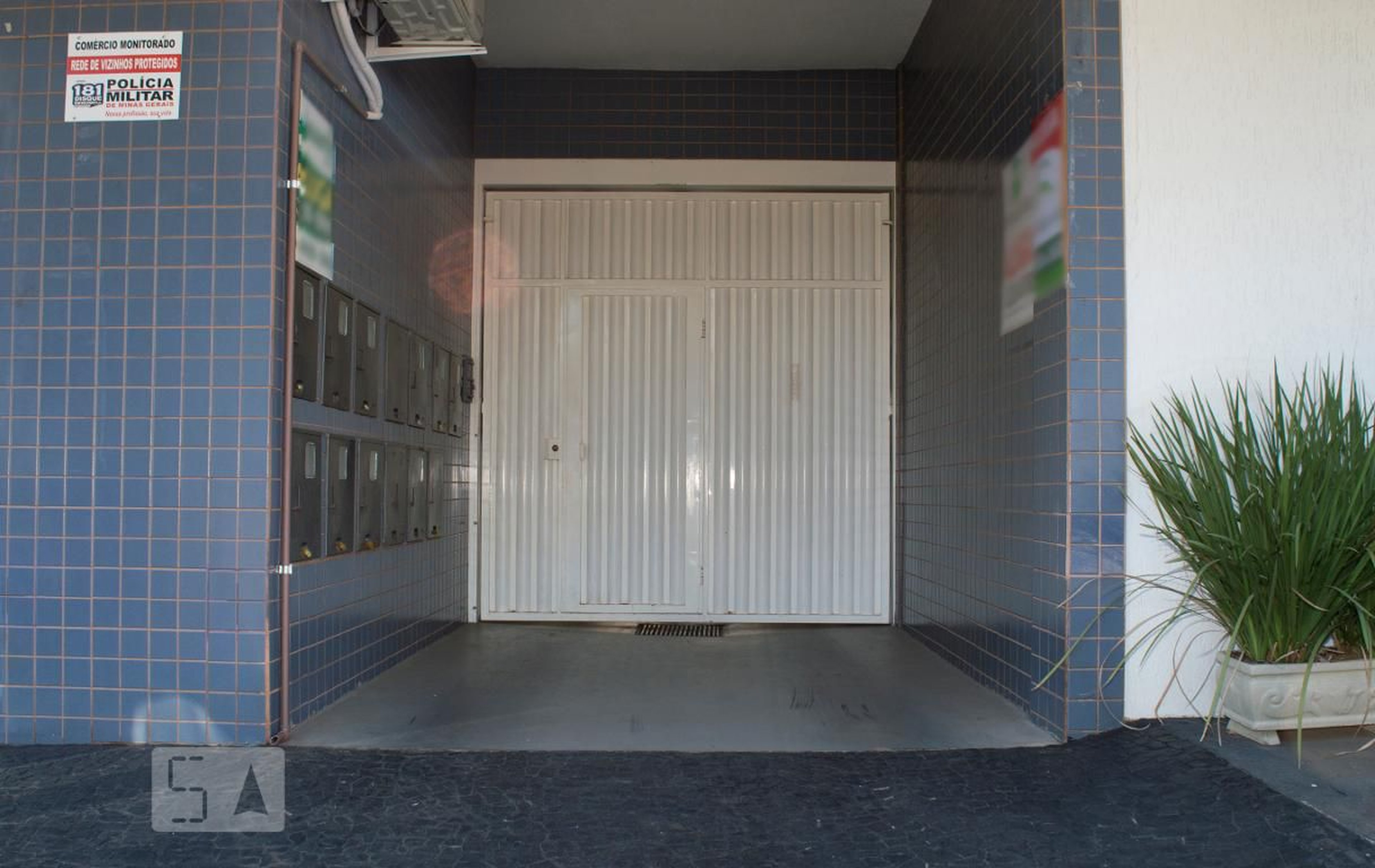 Fachada Condomínio em Rua Jorge Martins Pinto, 437