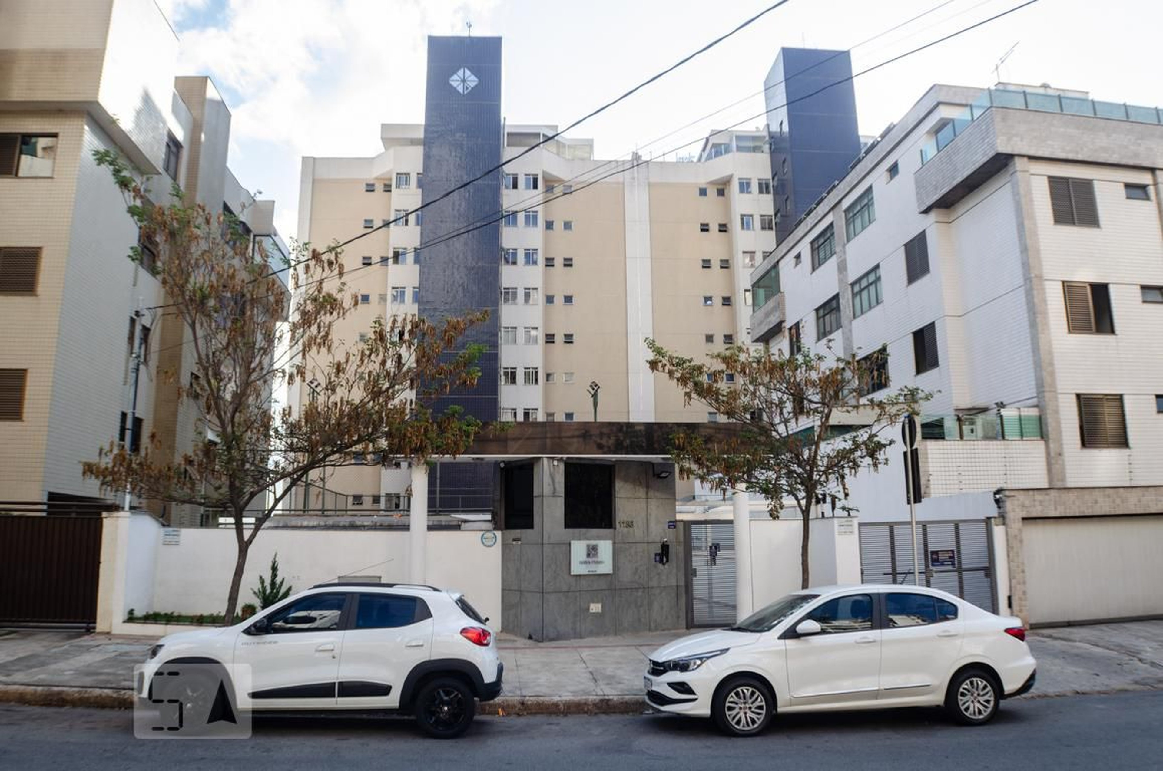 Fachada do Condomínio Condomínio Pinheiro