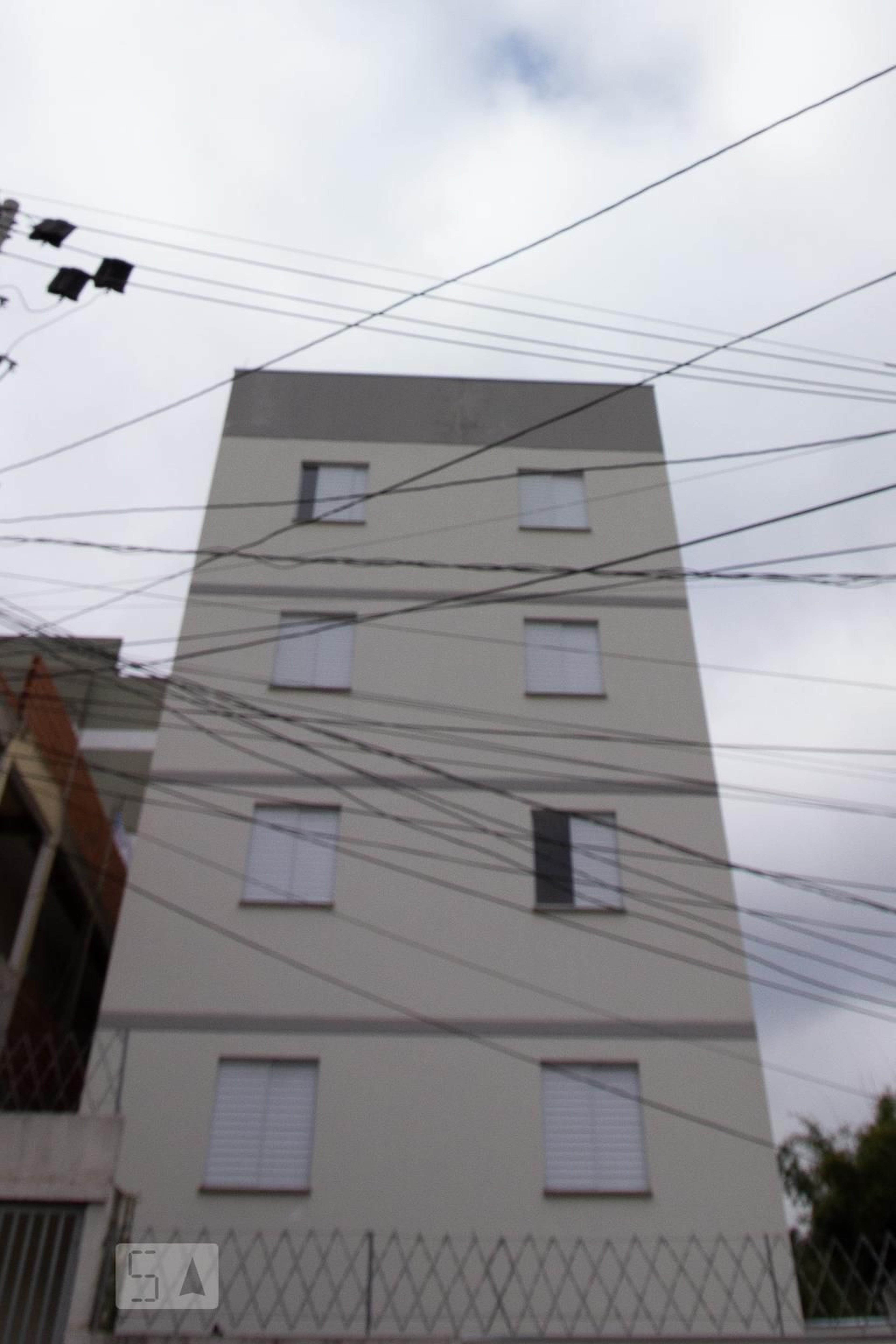 Fachada Condomínio em Rua Nicolau Espinosa Linares, 50