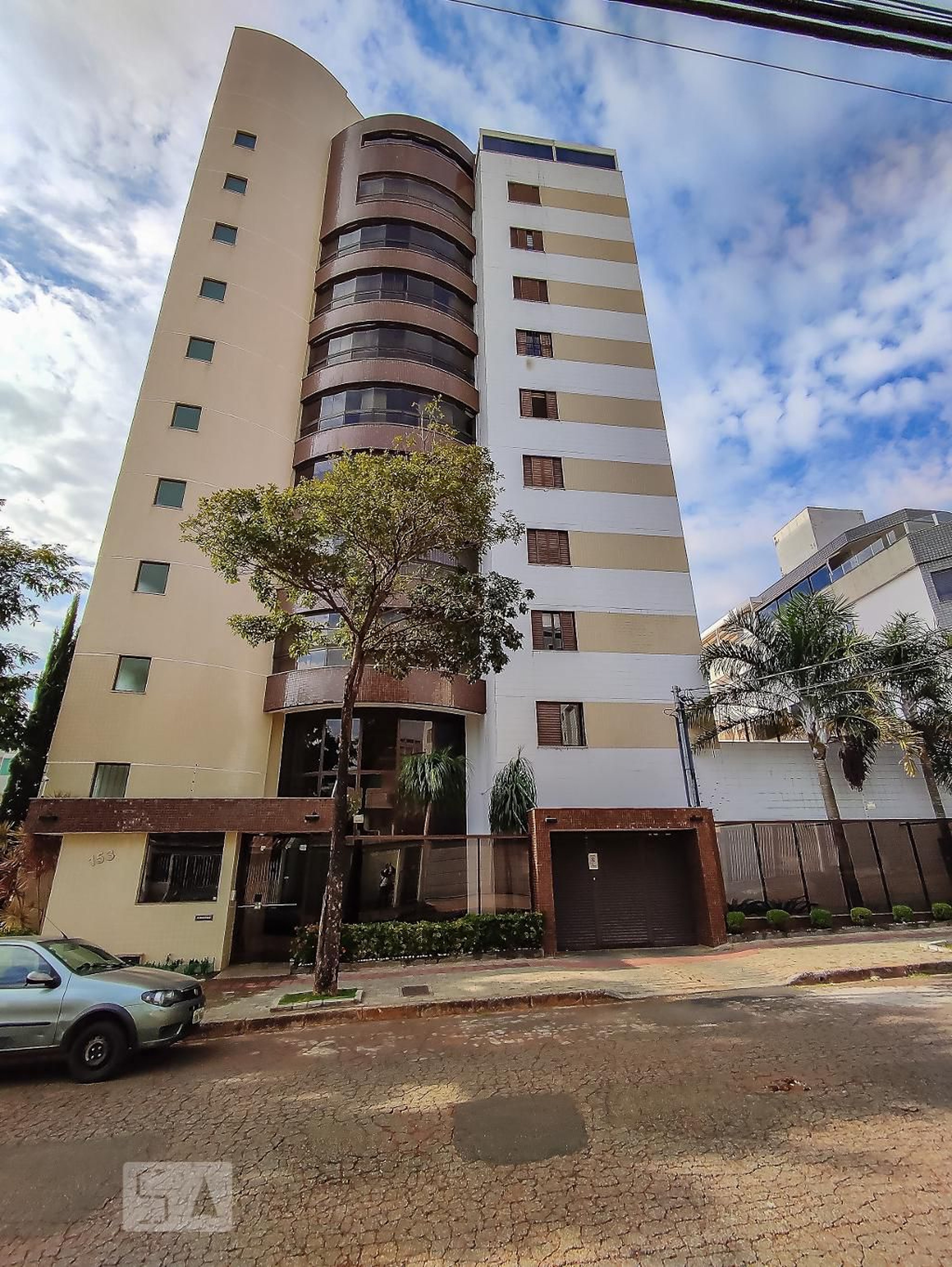 Fachada Condomínio em Rua Castelo da Feira, 153