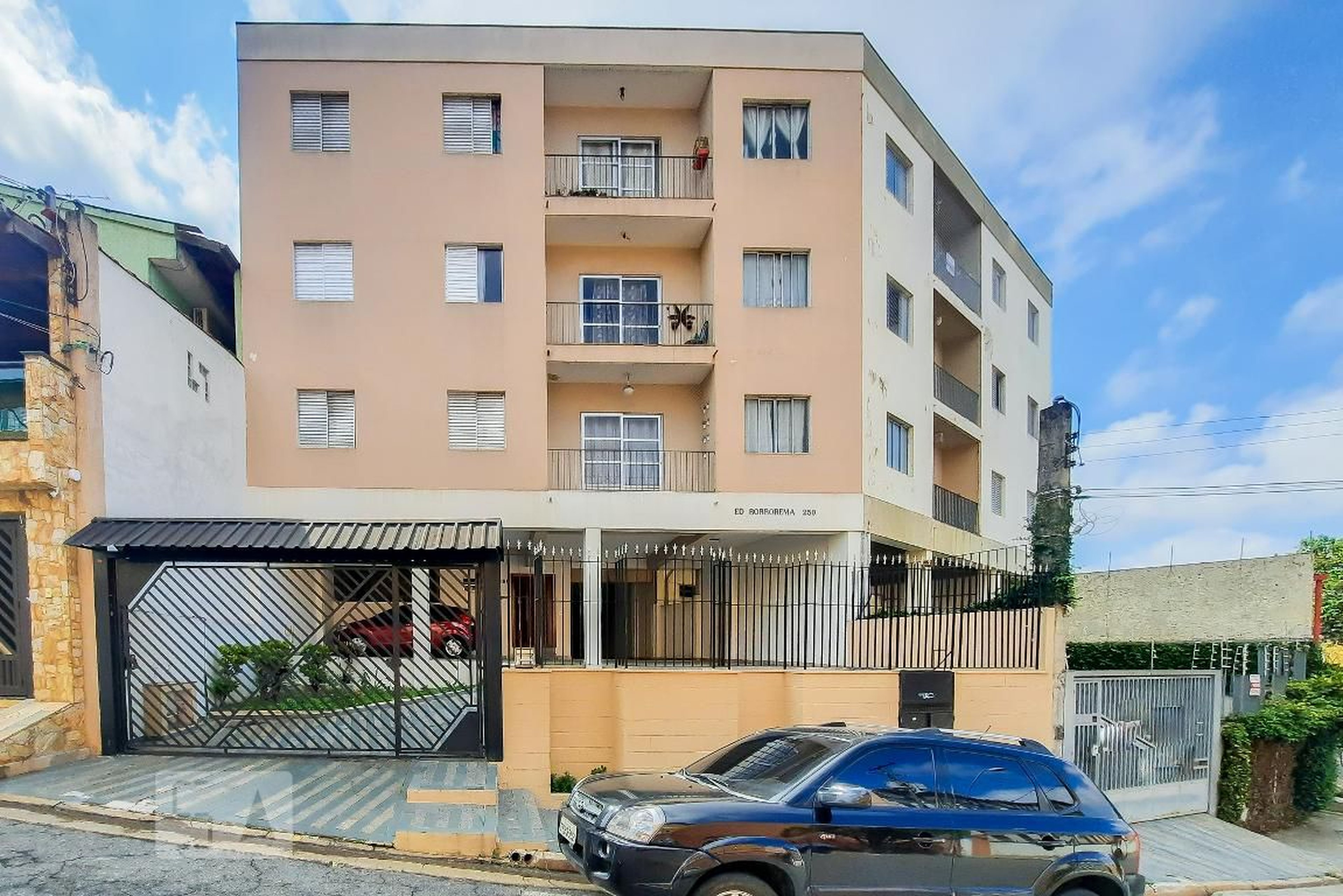 Fachada do Condomínio Condomínio em Rua Horácio de Carvalho, 250