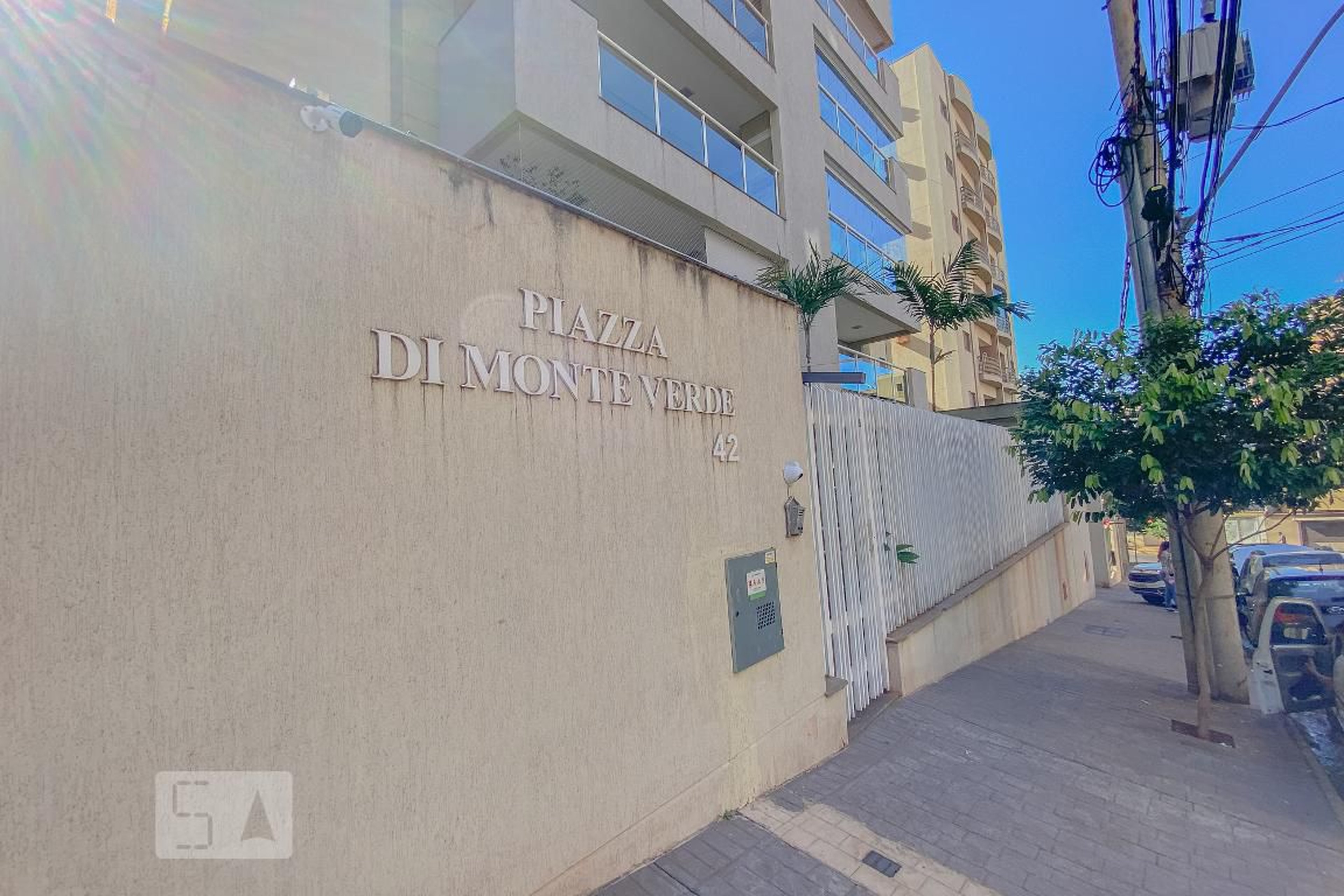 Fachada Condomínio em Rua Siró Káku, 43