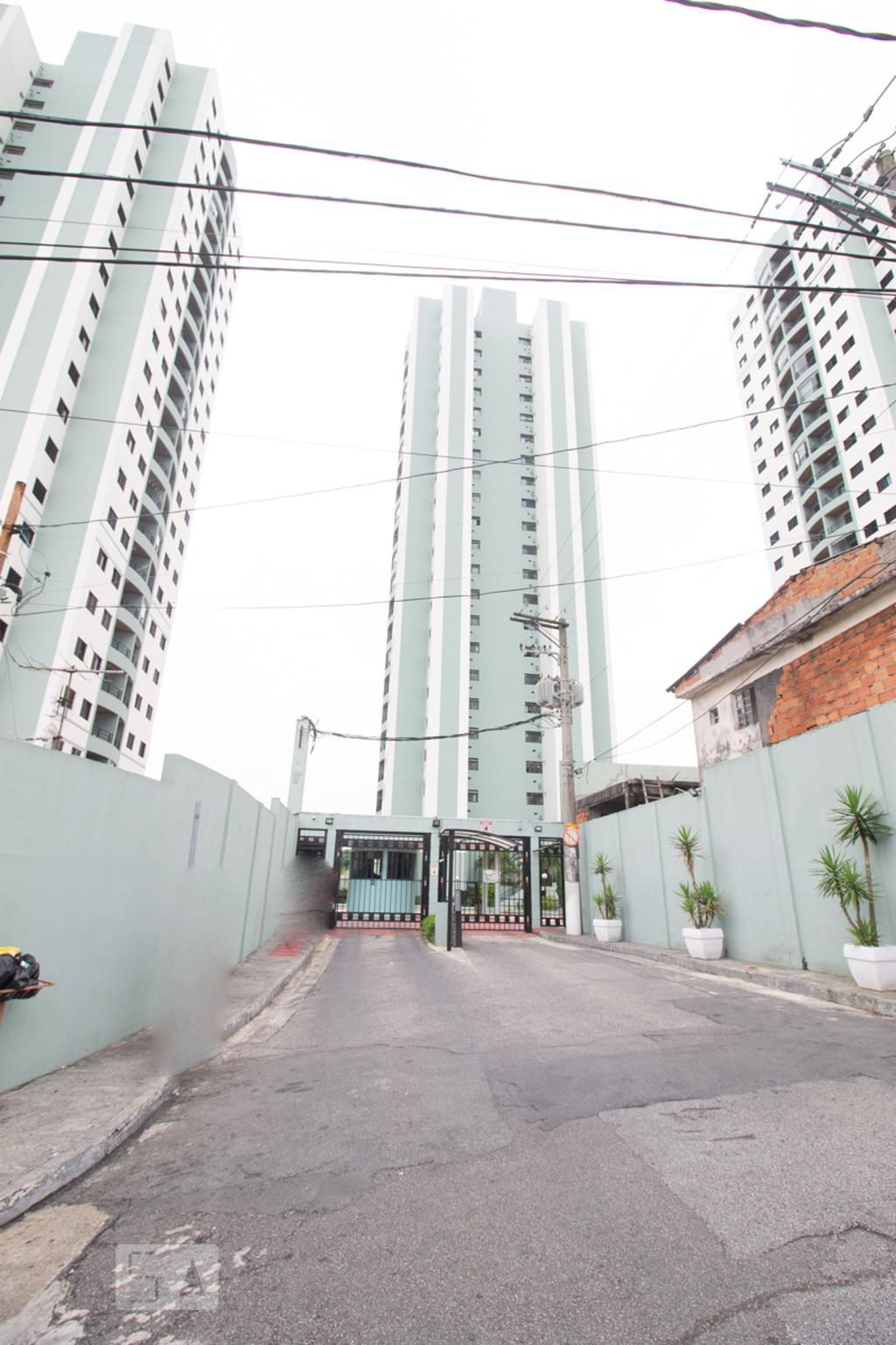 Fachada do Condomínio Condomínio em Rua Hélio Manzoni, 100