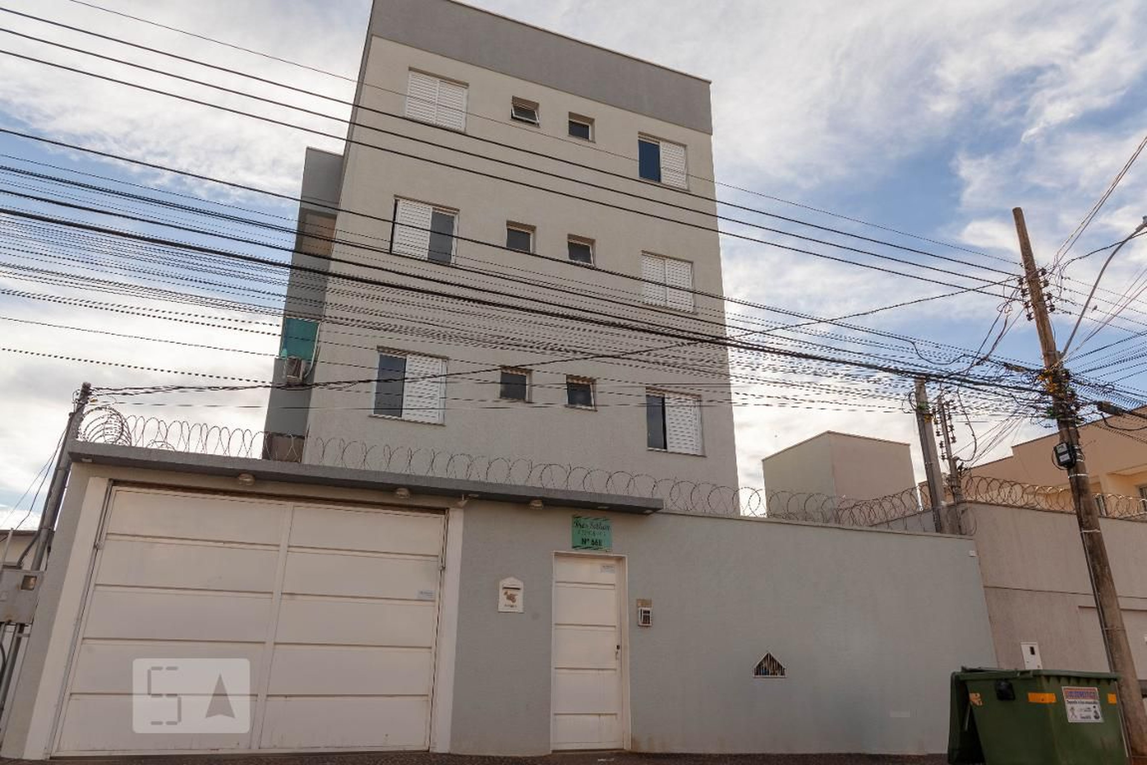 Fachada Condomínio em Rua Delmira Cândida Rodrigues da Cunha, 668