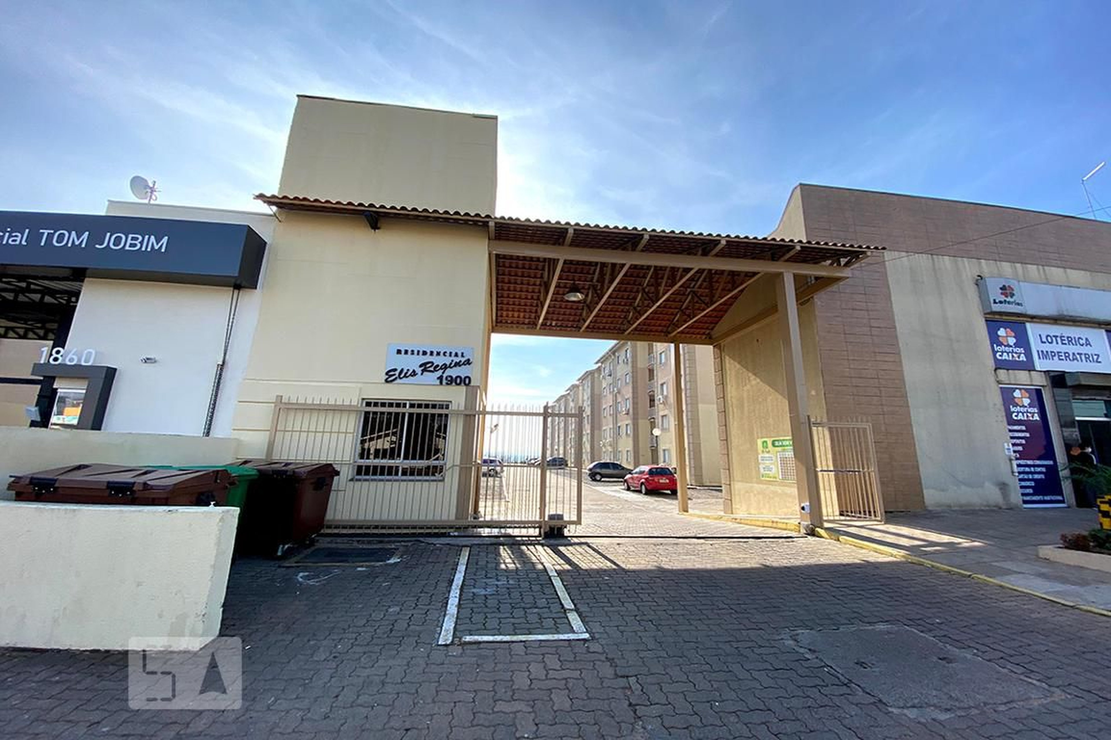 Fachada do Condomínio Condomínio em Avenida Imperatriz Leopoldina 1900, 932