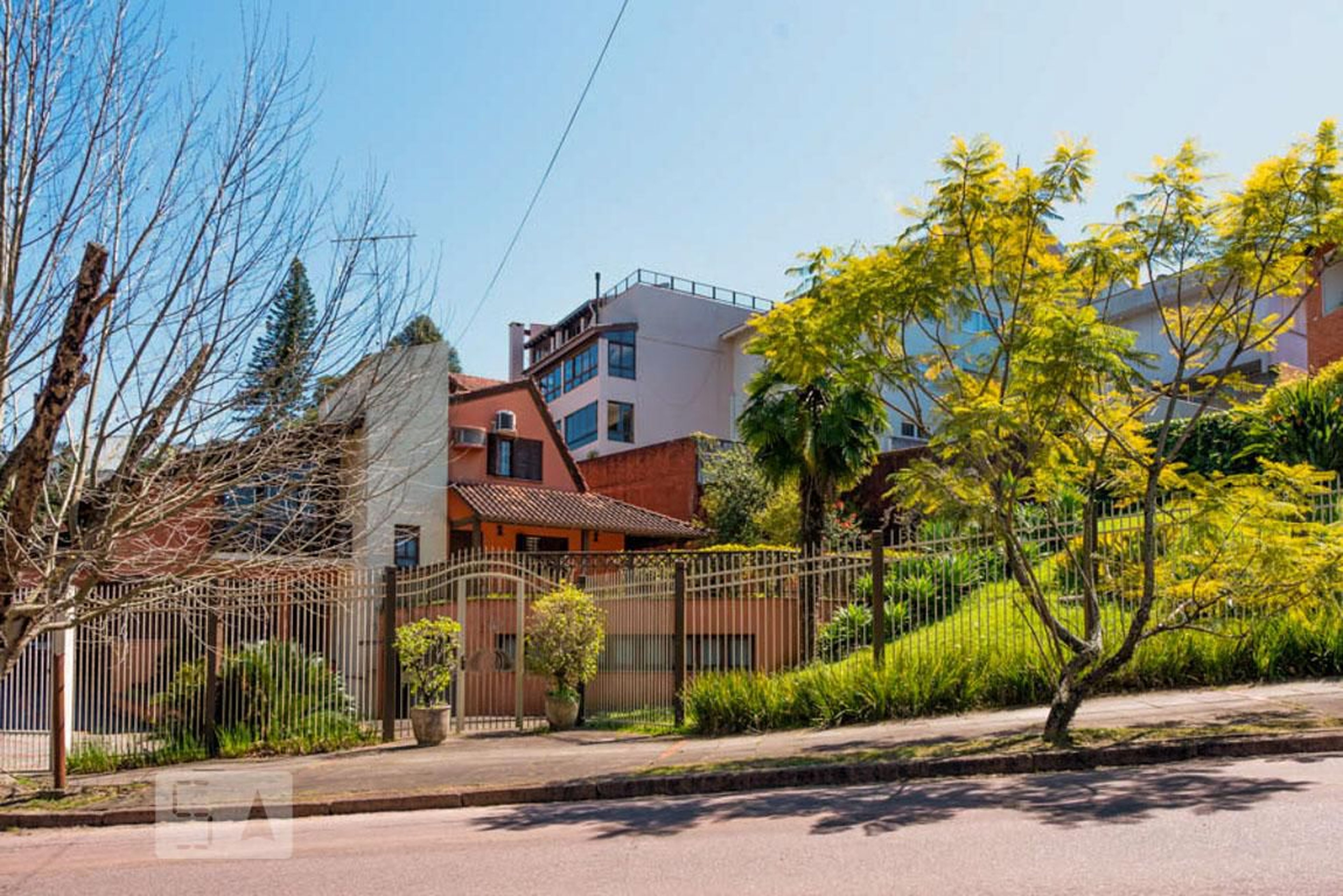 Fachada Condomínio em Rua Matias José Bins, 313