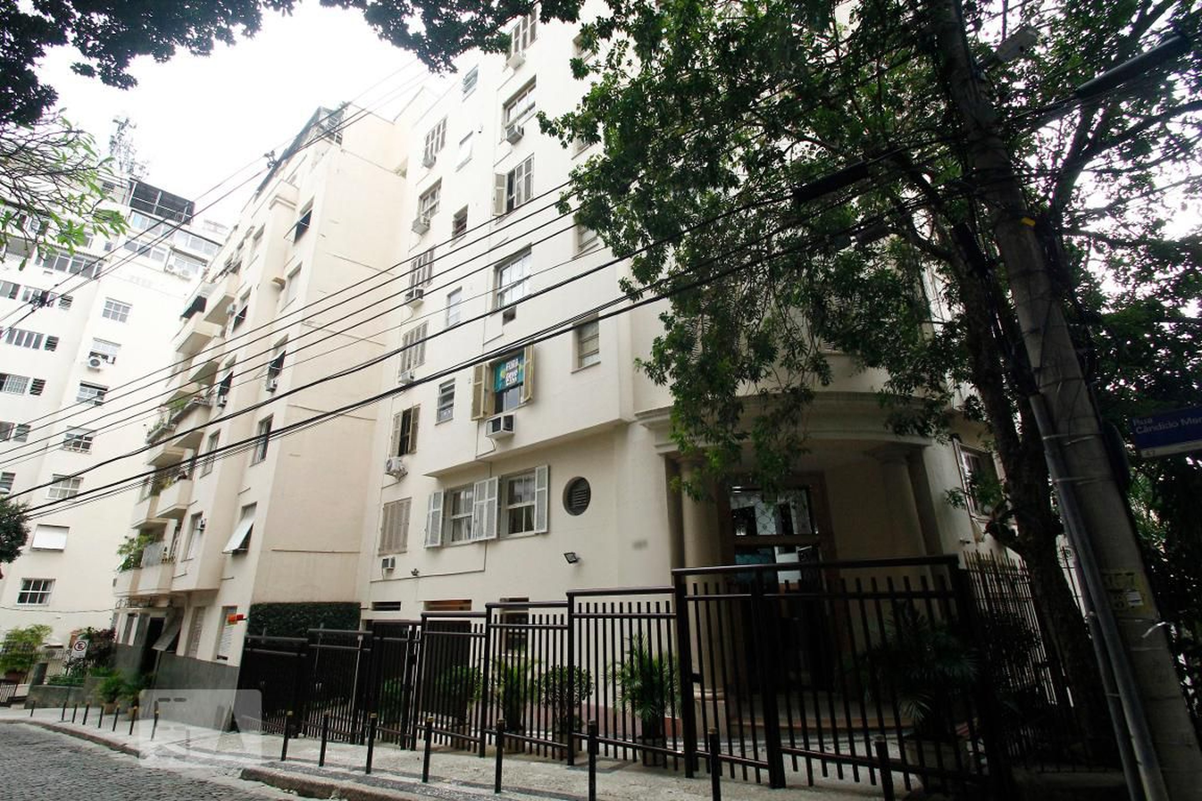 Fachada do Prédio Condomínio em Rua Cândido Mendes, 383