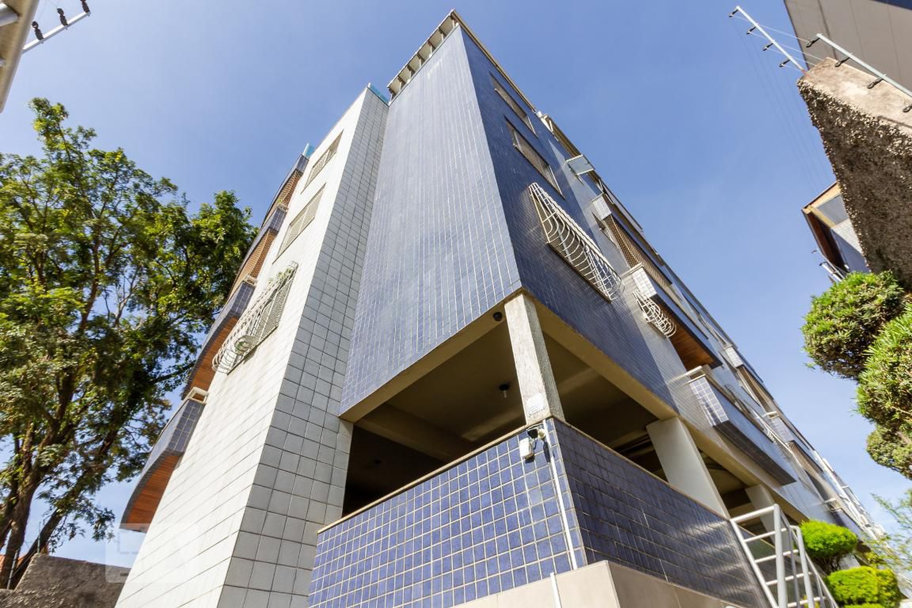 Fachada Condomínio em Rua Castelo de Beja, 227