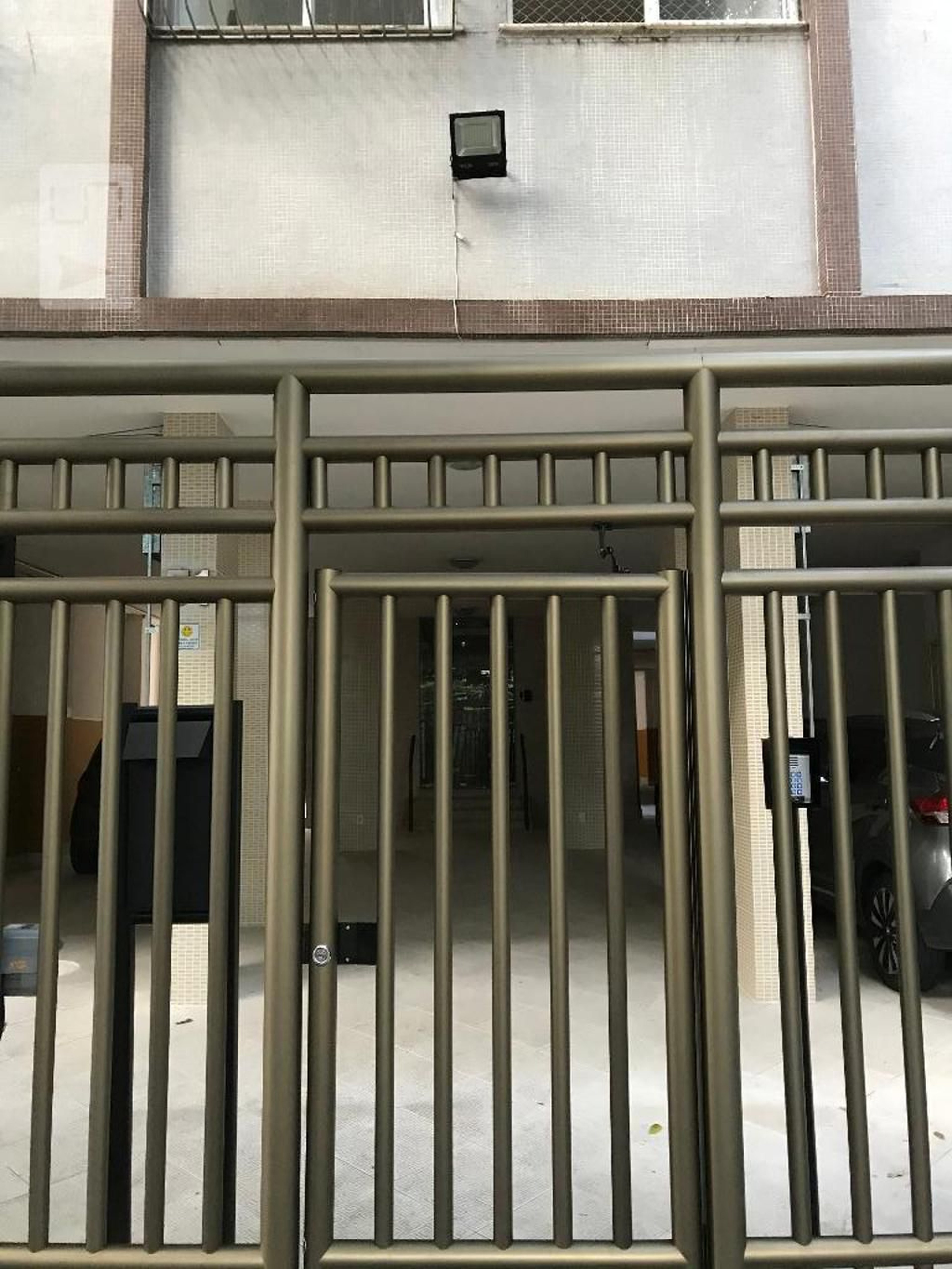 Fachada Condomínio em Rua Delgado de Carvalho, 51