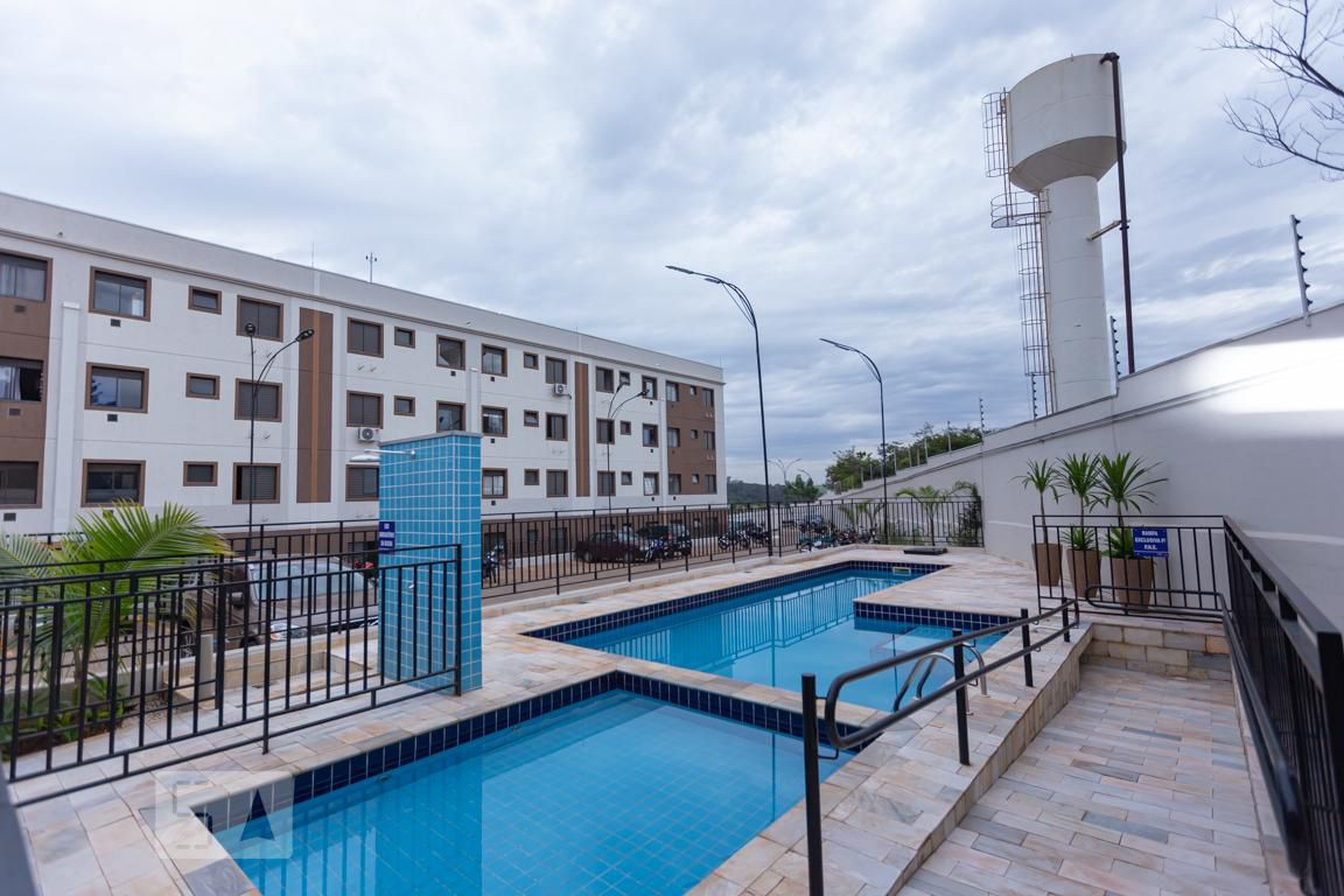 Piscina Condomínio em Rodovia José Fregonezi, 328