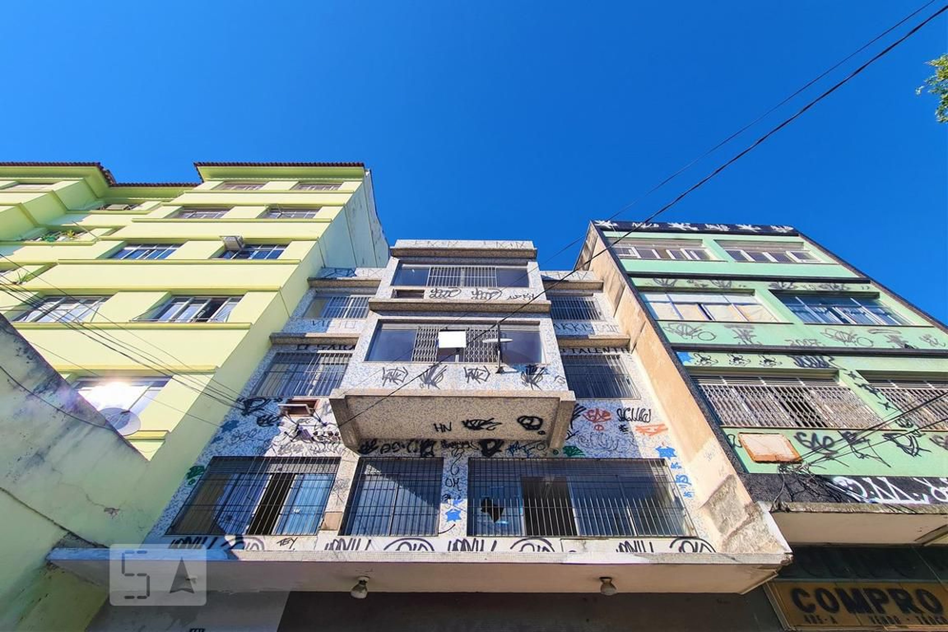 Fachada Condomínio em Rua Vinte E Quatro de Maio, 481