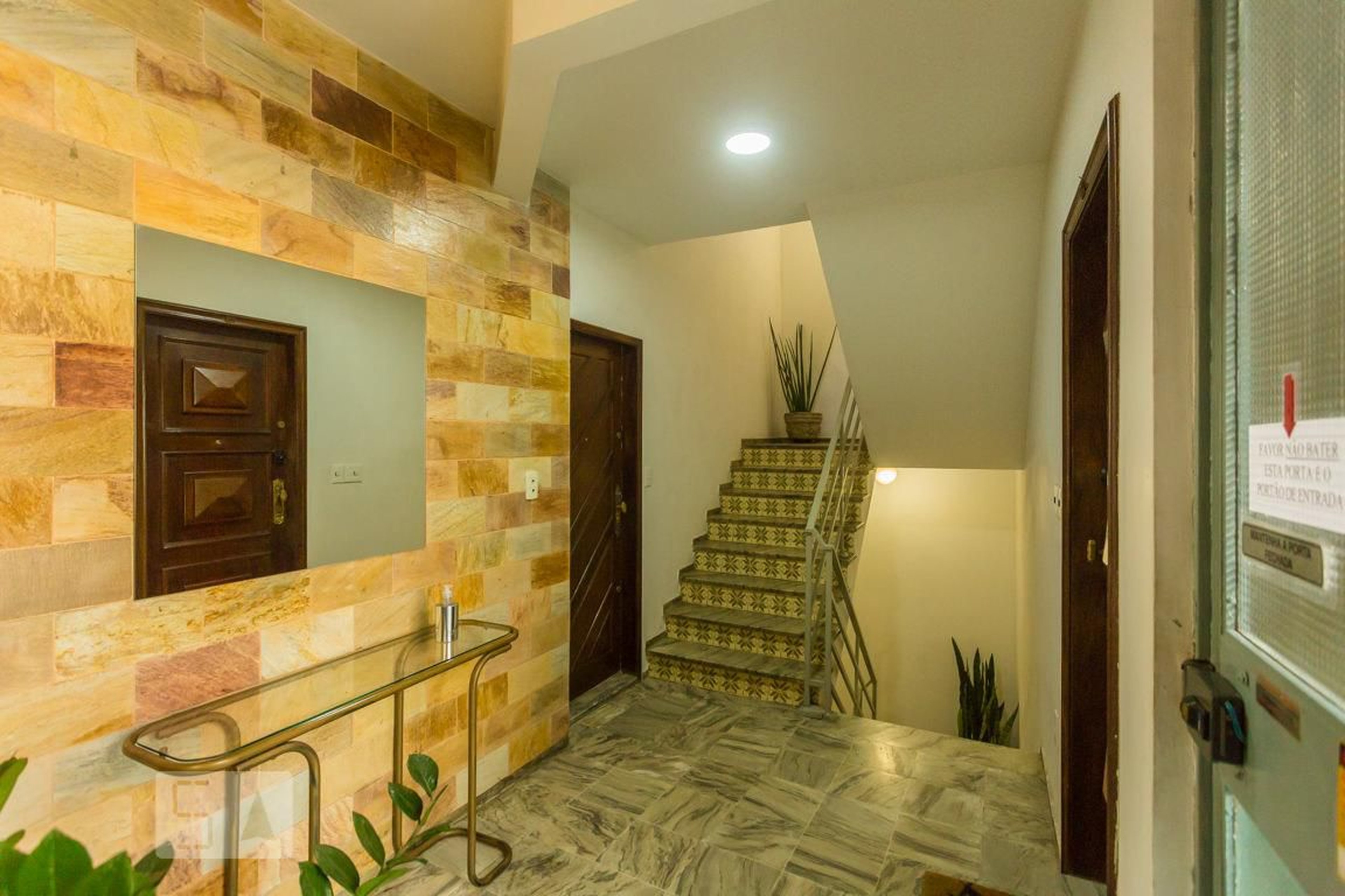 Hall de Entrada Condomínio em Rua Campo Belo, 64