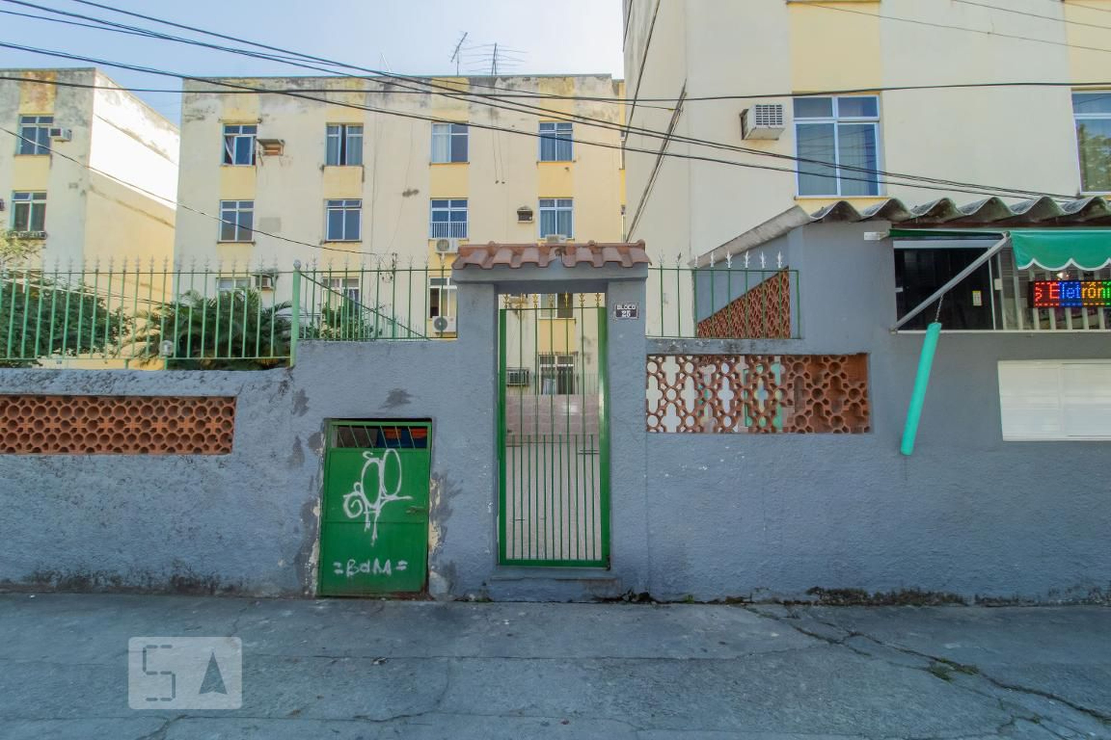 Fachada Condomínio em Rua Jorge Martins, 399