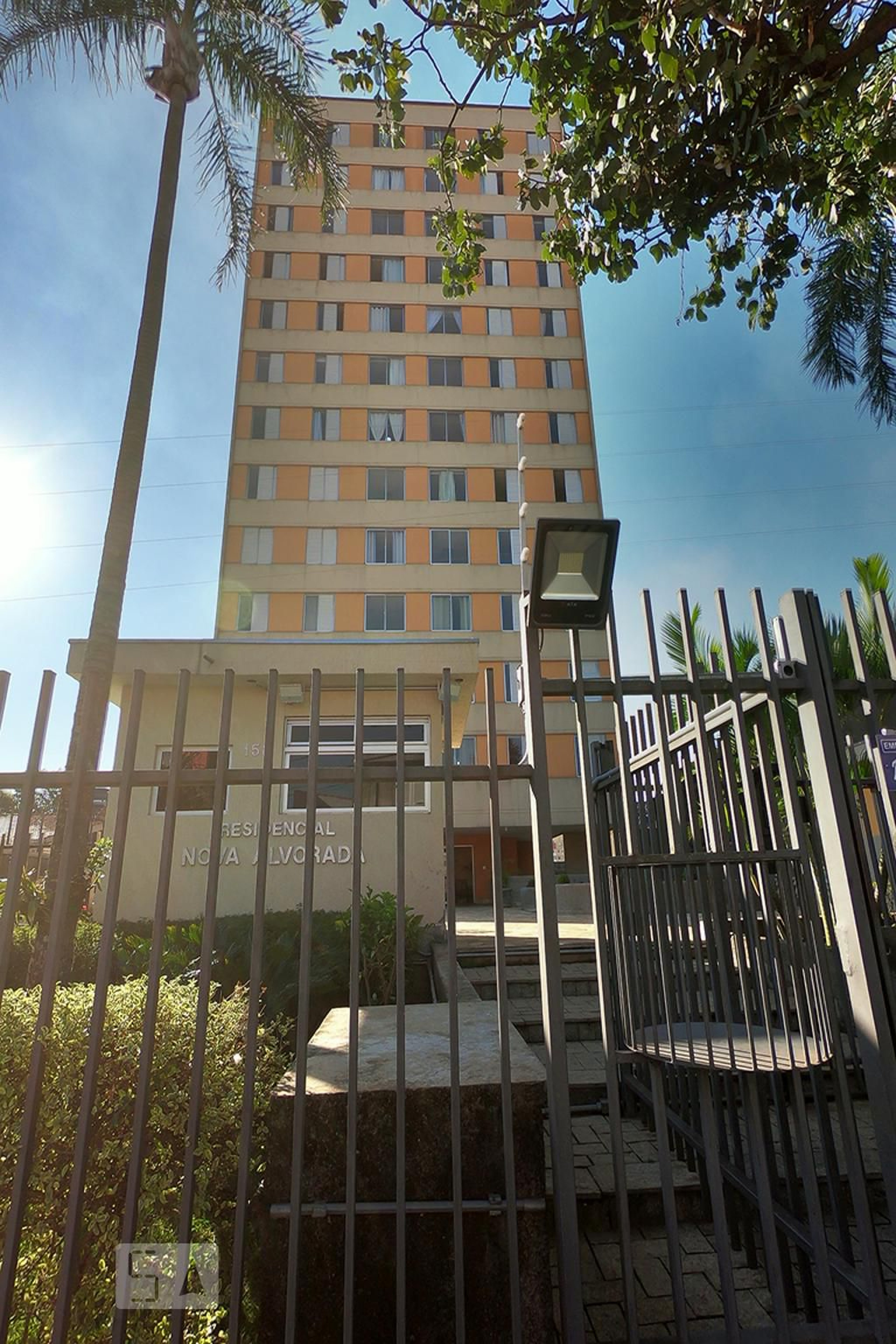 Fachada Condomínio em Rua Alvorada do Norte, 138