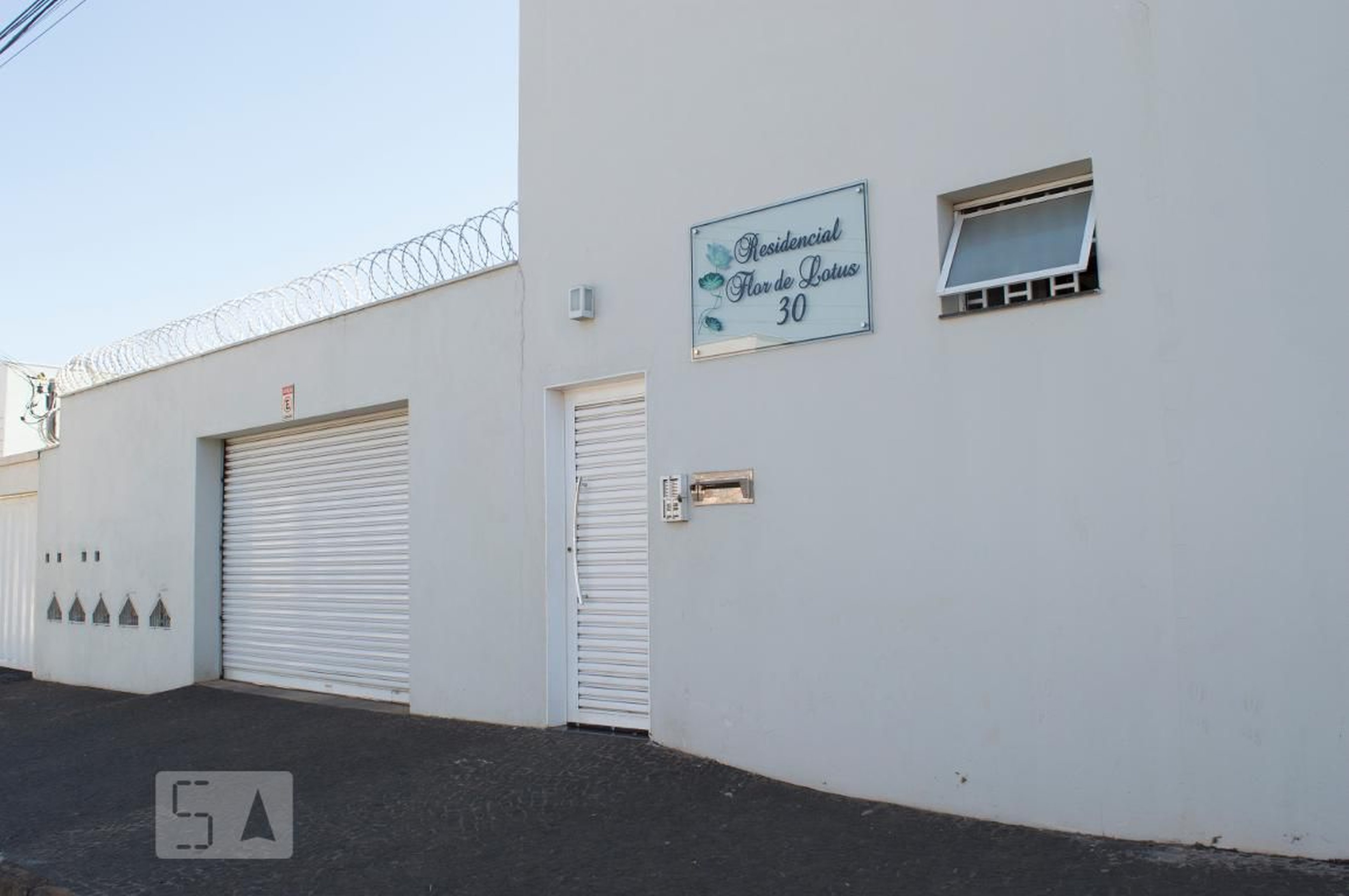 Fachada Condomínio em Rua Domingos Antônio Calabria, 30