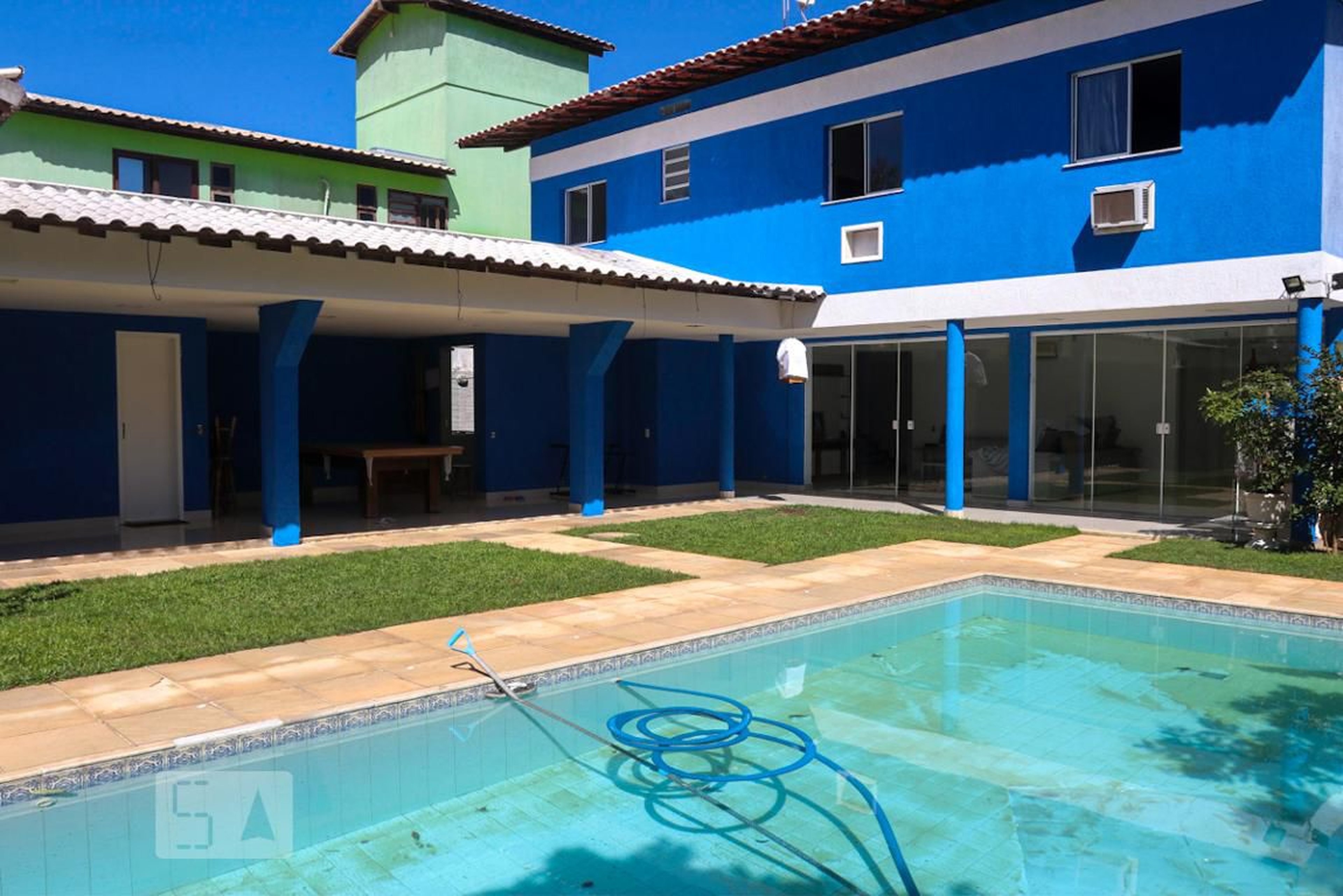 Piscina Condomínio em Rua Fernando de Santa Cruz, 420