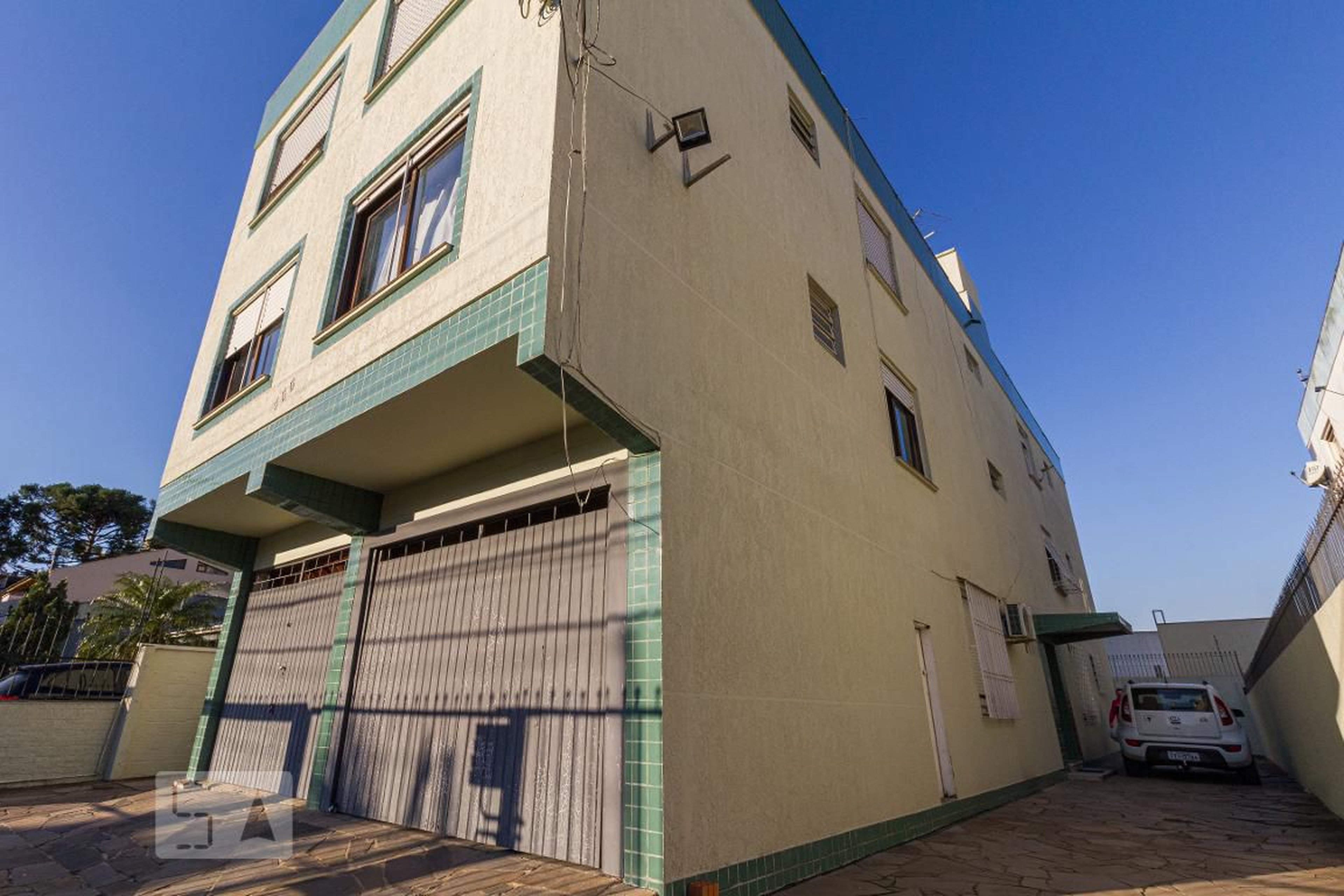 Fachada Condomínio em Rua Ari Barroso, 355