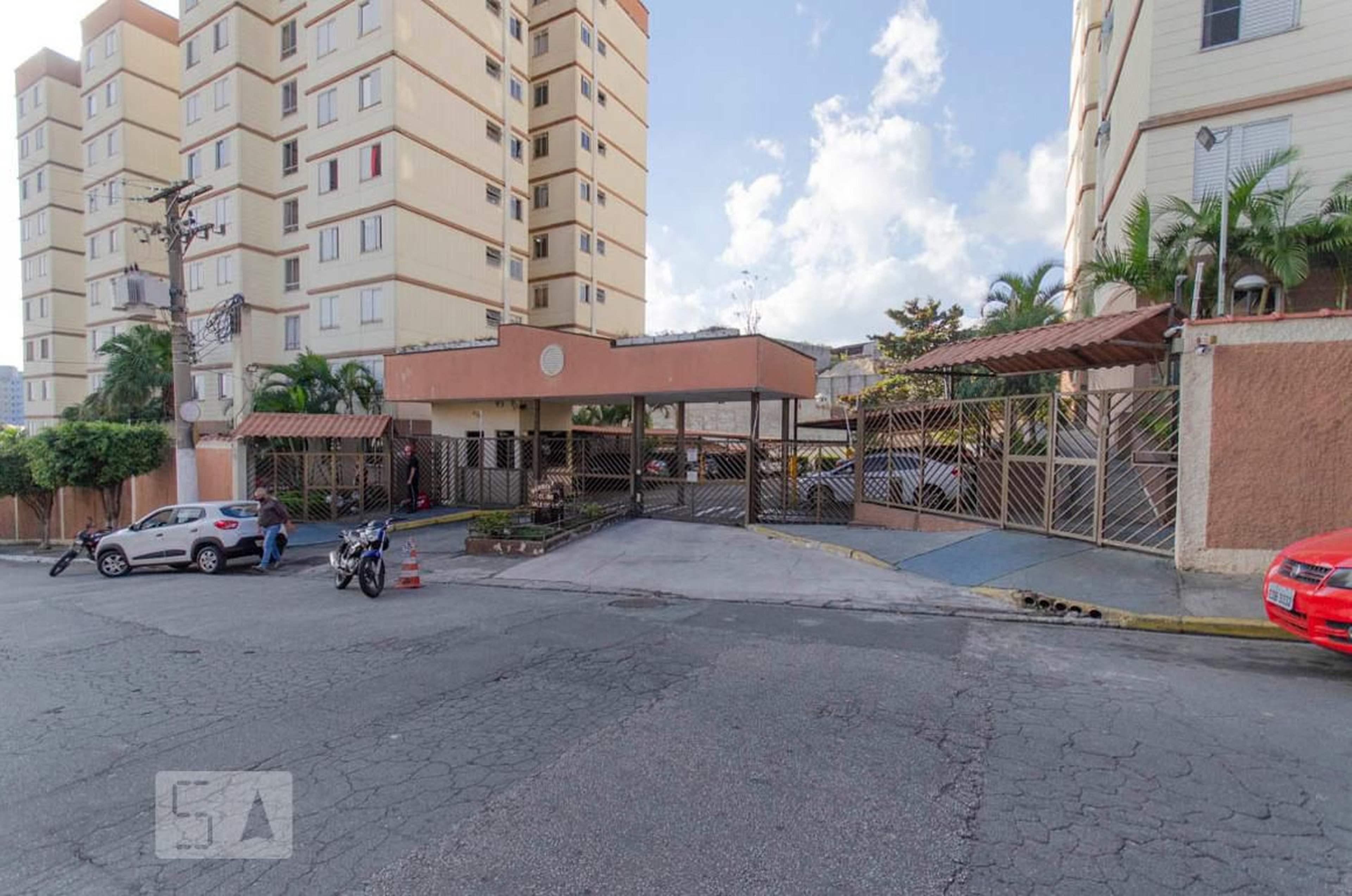 Fachada Condomínio em Rua Munhoz de Melo, 48