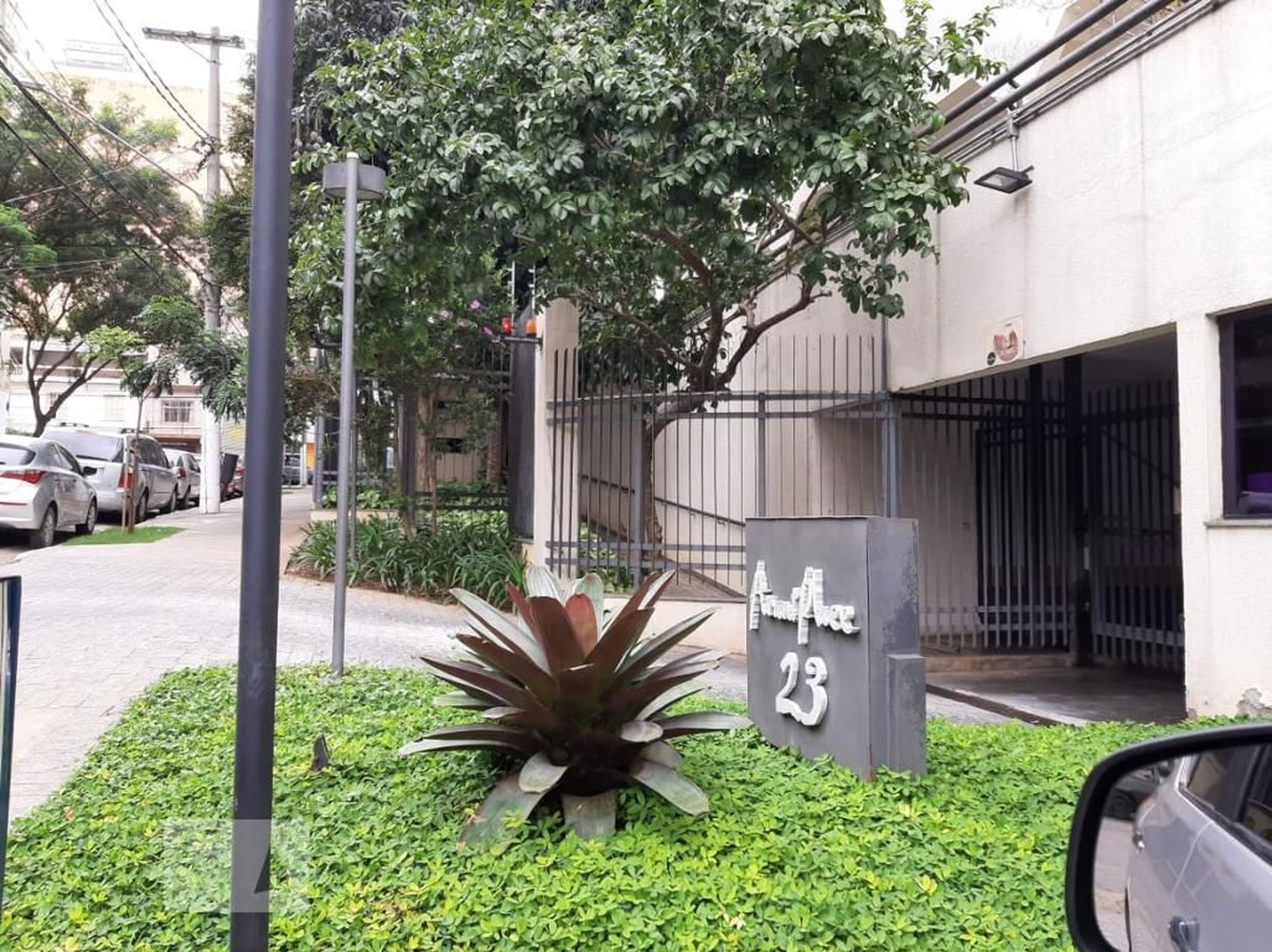 Fachada Condomínio em Rua Oscar Thompson, 29