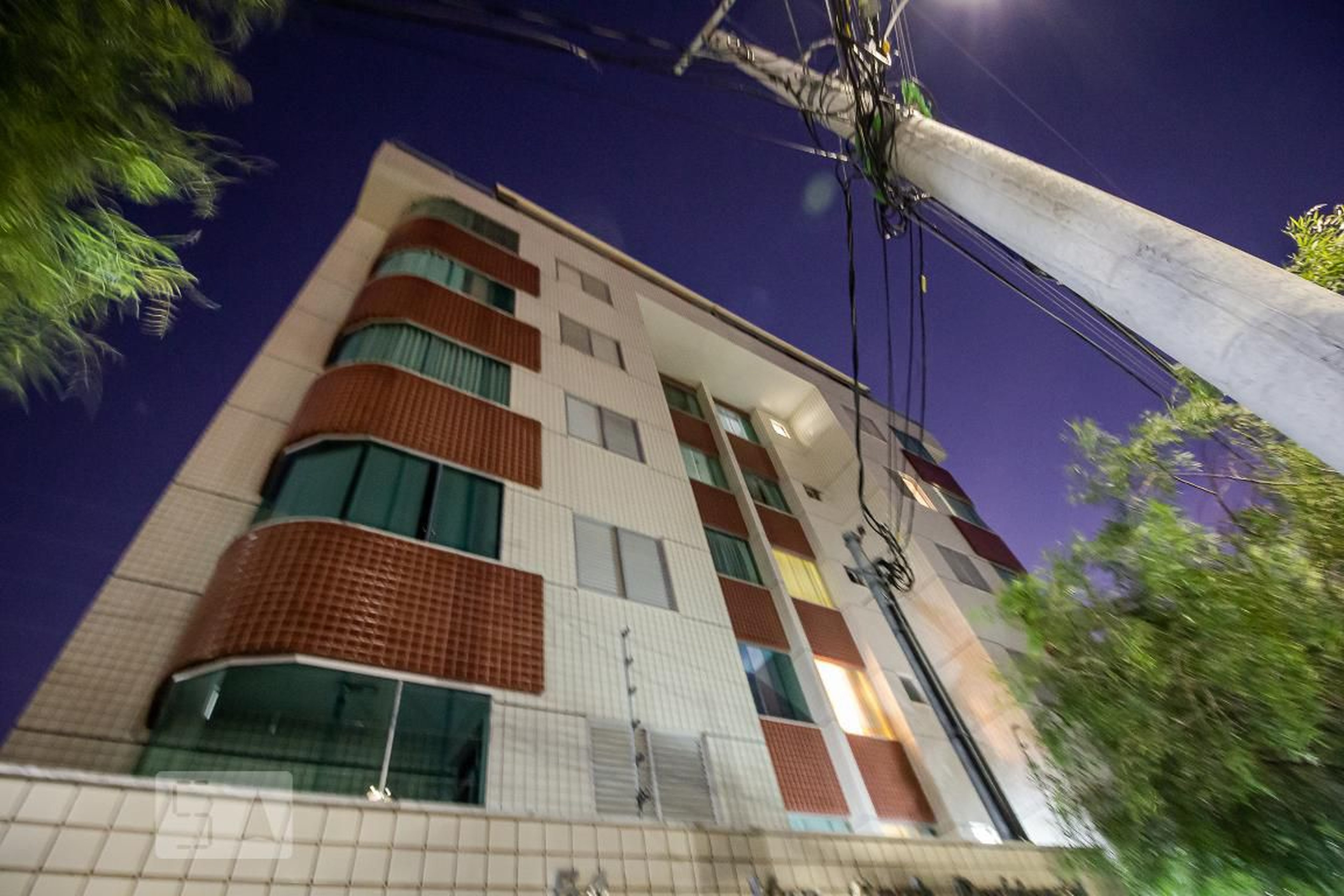 Fachada Condomínio em Rua Kenedy Maro Campos, 54