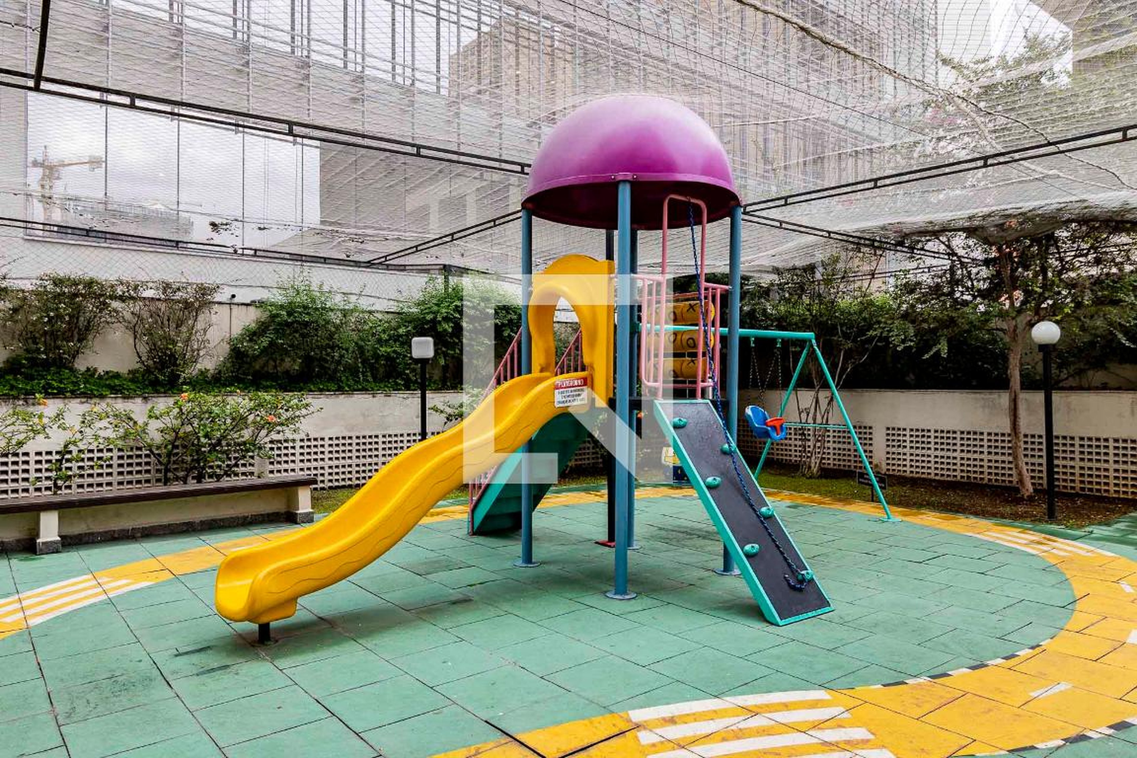 Playground - Edifício Pássaros Flores