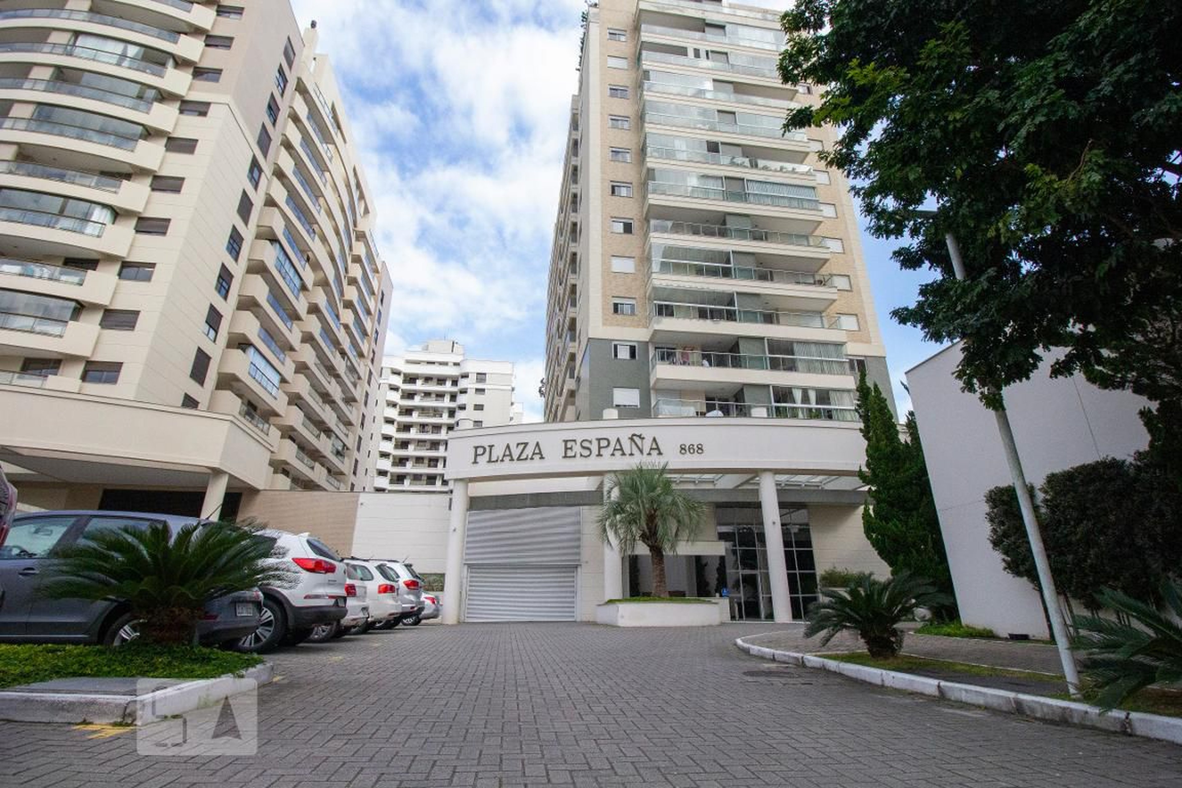Fachada do Condomínio Condomínio Plaza España