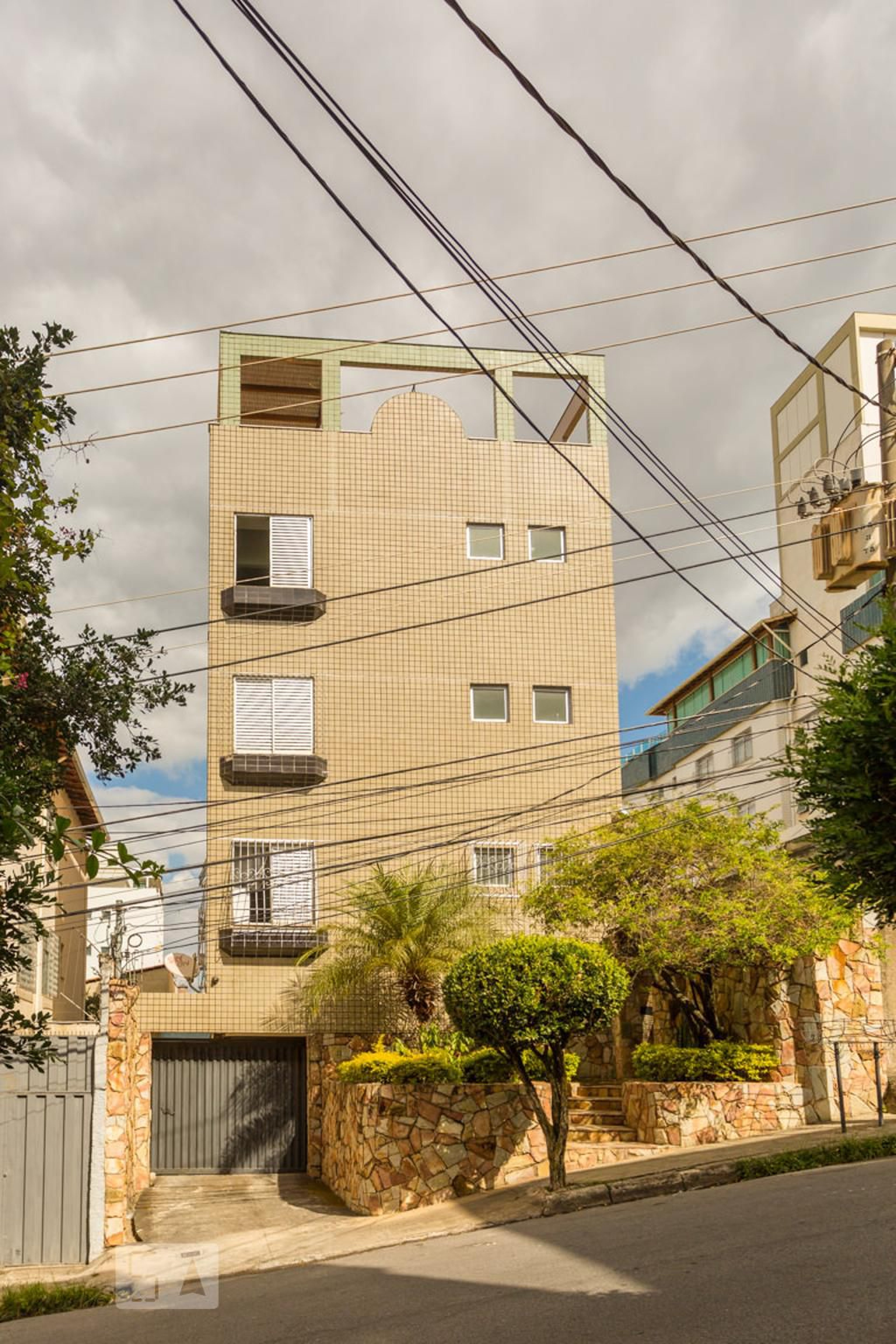 Fachada Condomínio em Rua Conde Ribeiro do Vale, 190