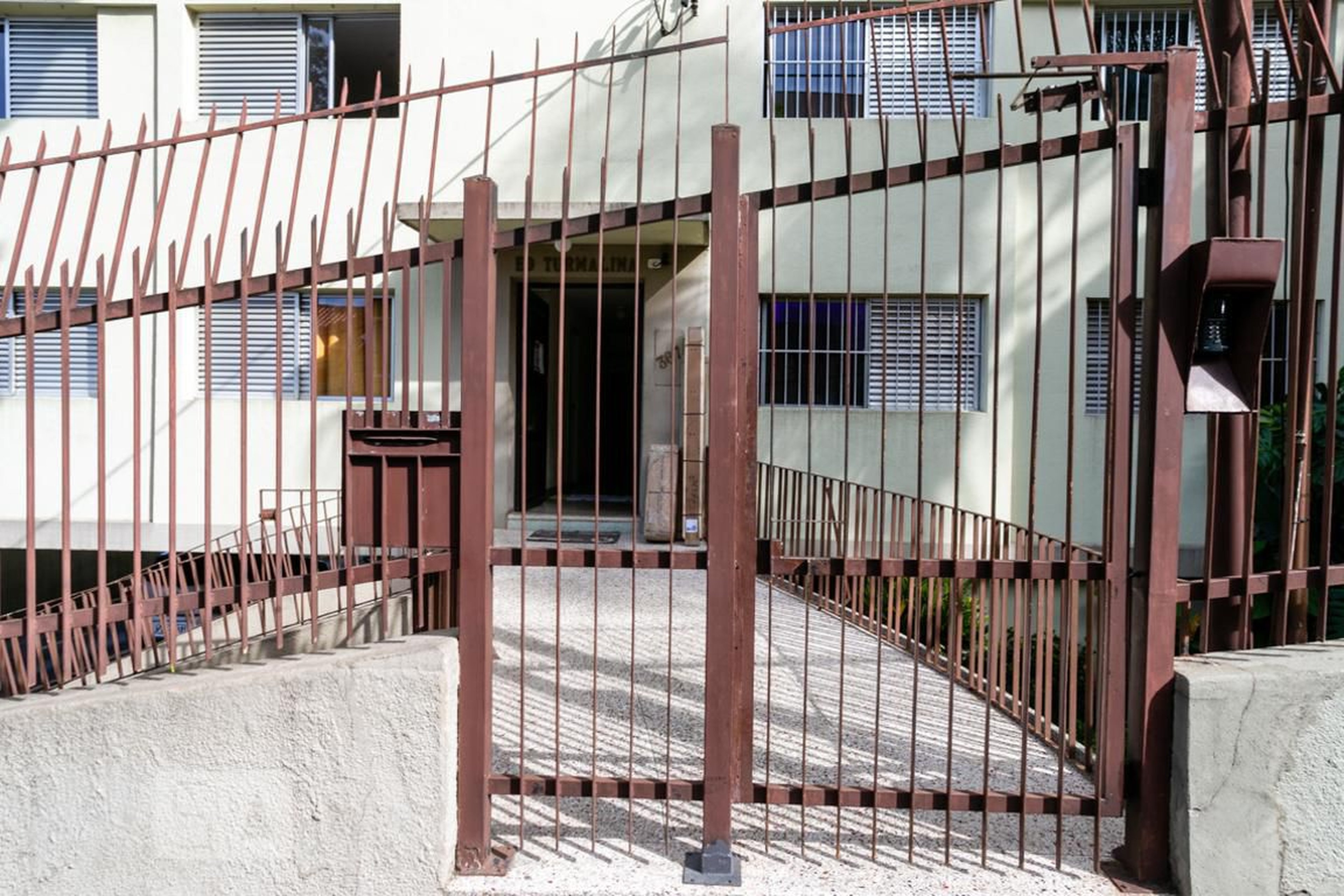 Fachada do condomínio Edifício Turmalina