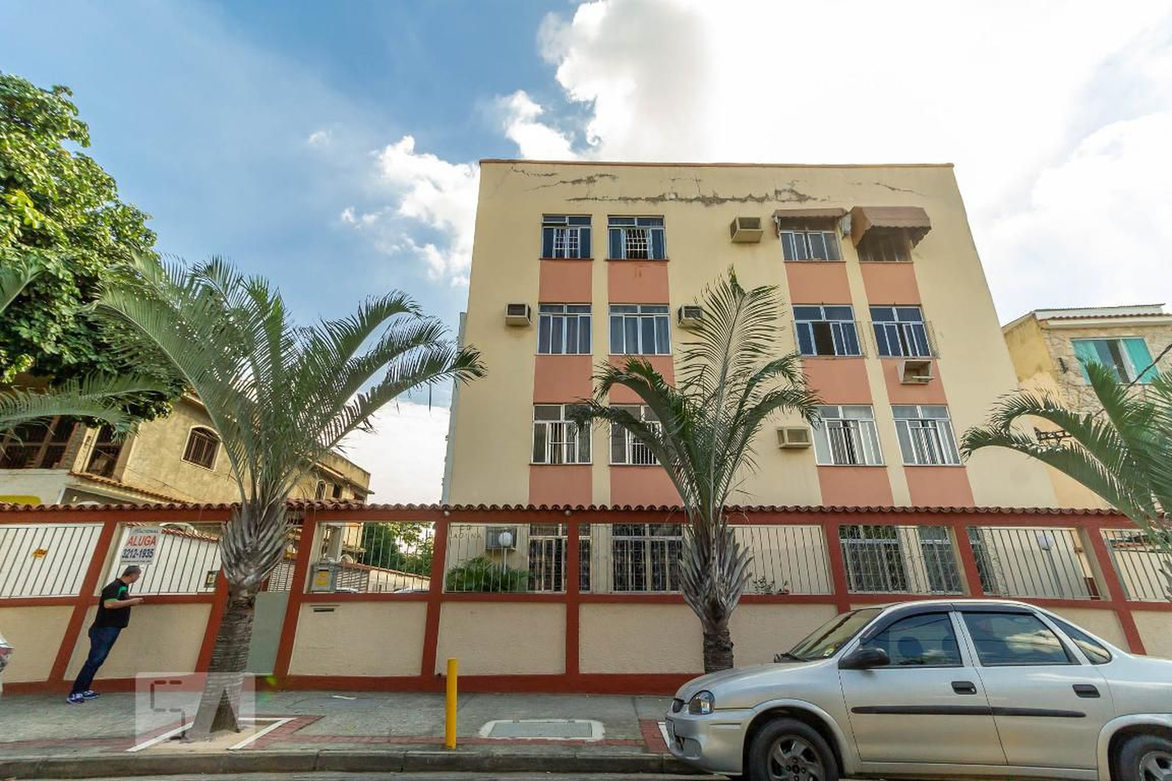 Fachada do Condomínio Edifício Laguna