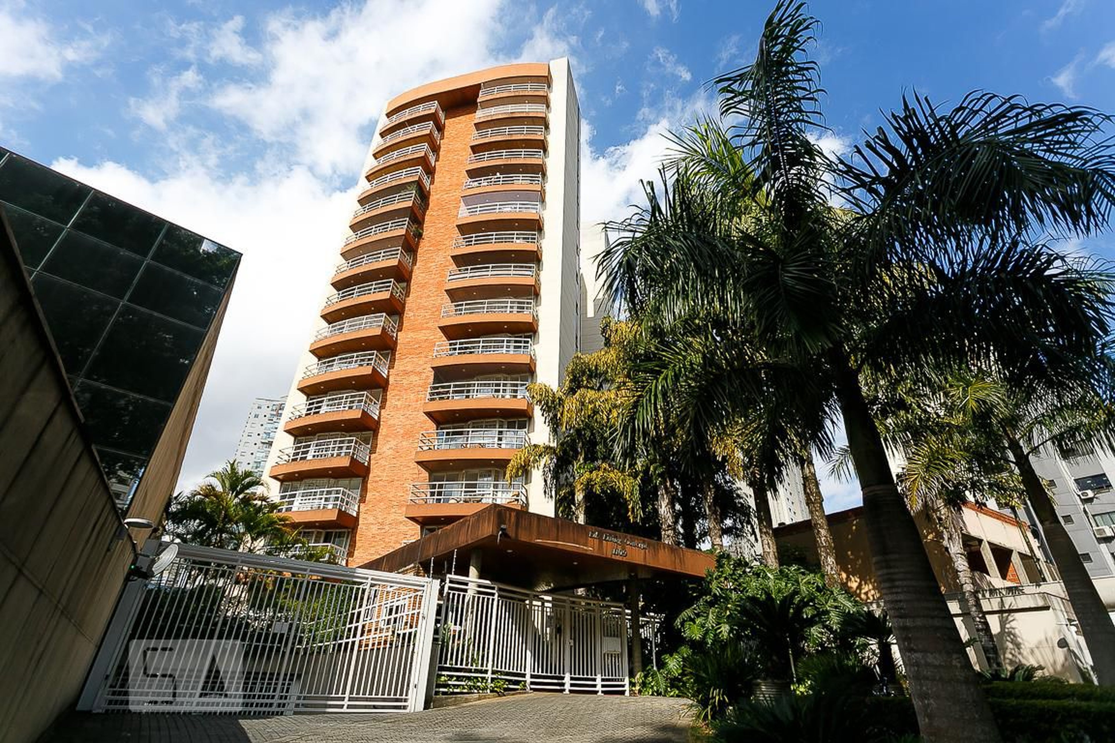 Fachada do Condomínio Condomínio Living Concept