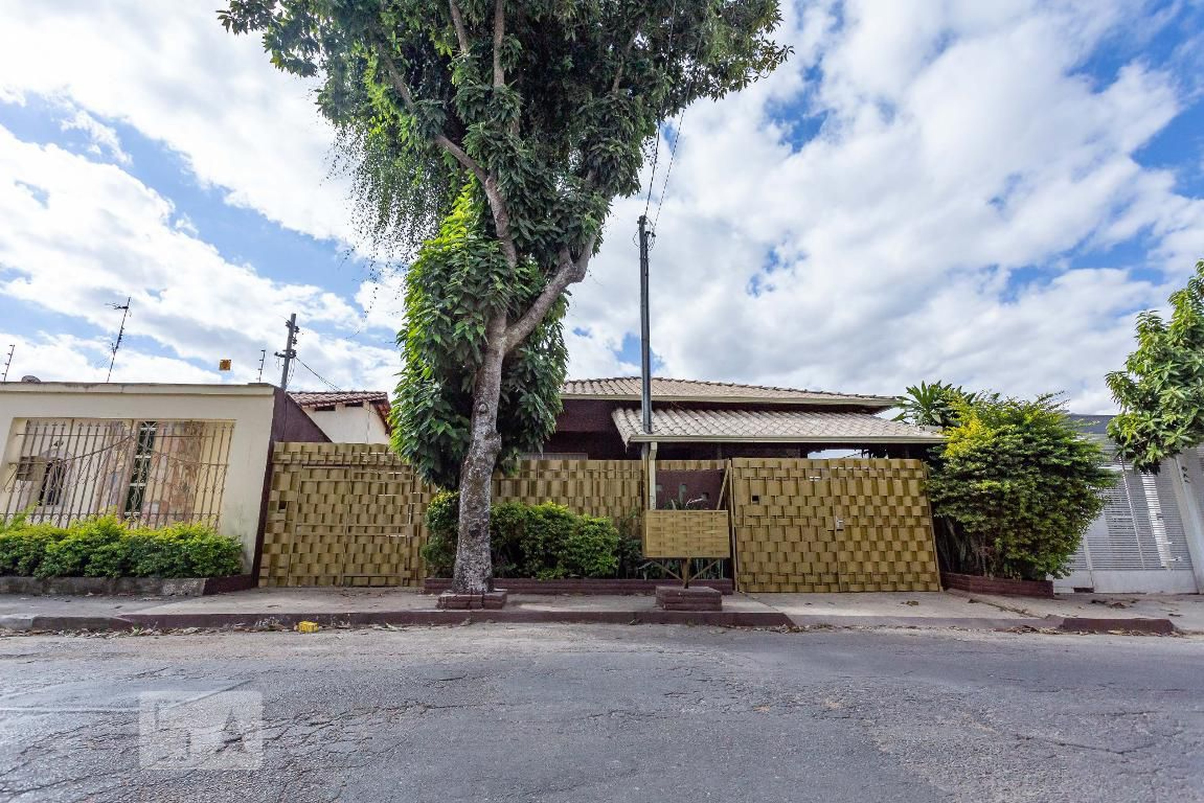 Fachada Condomínio em Rua Professor Mercedo Moreira, 161