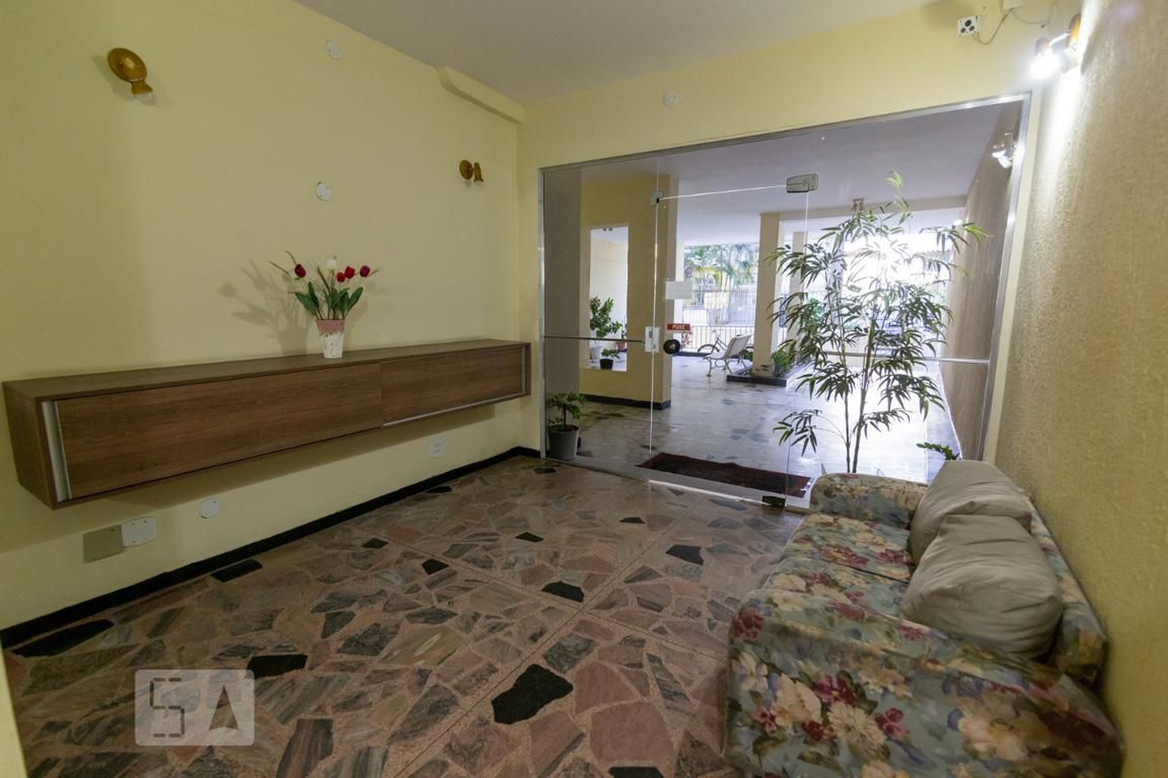 Hall - null