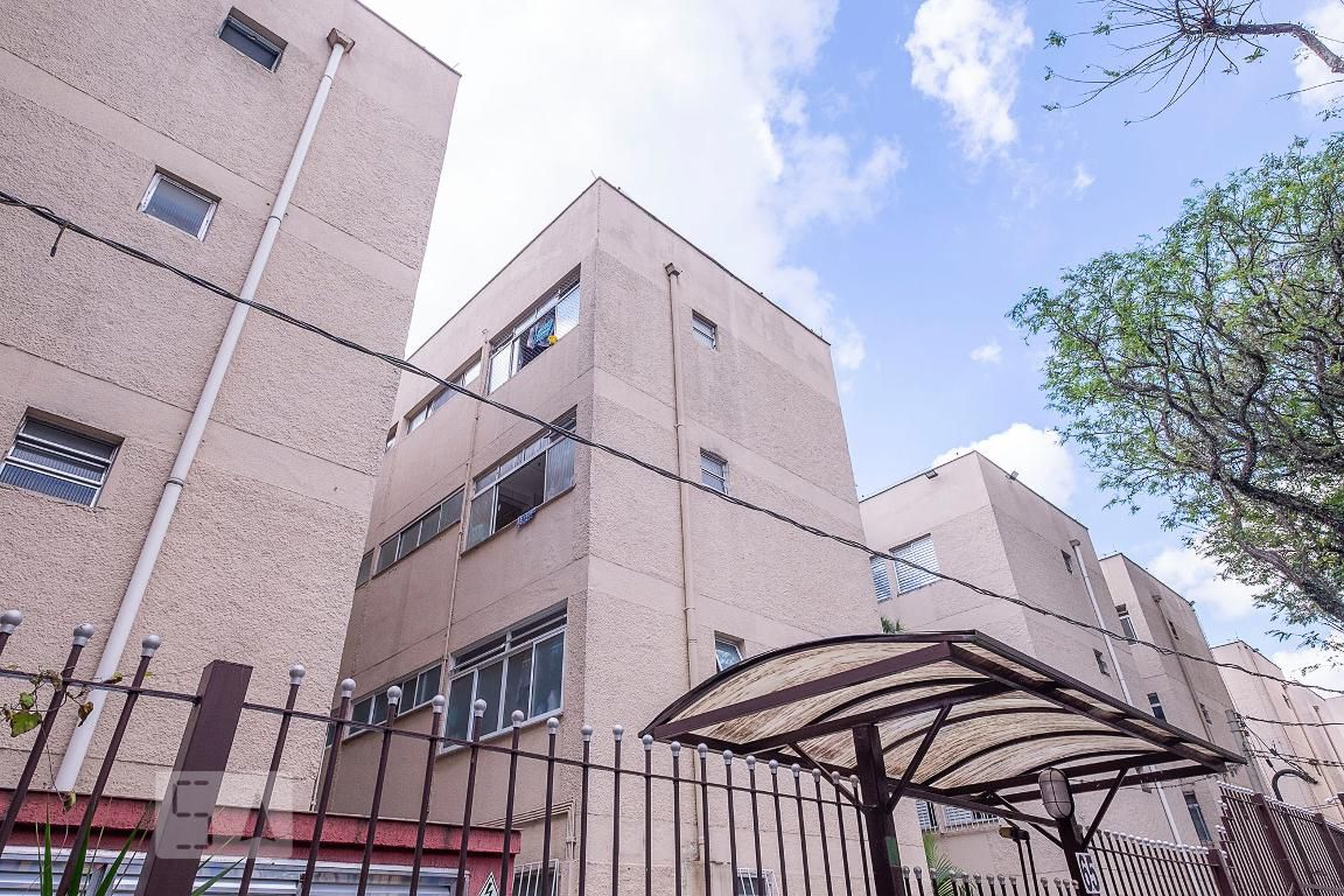 Fachada Condomínio em Avenida Diógenes Ribeiro de Lima, 201