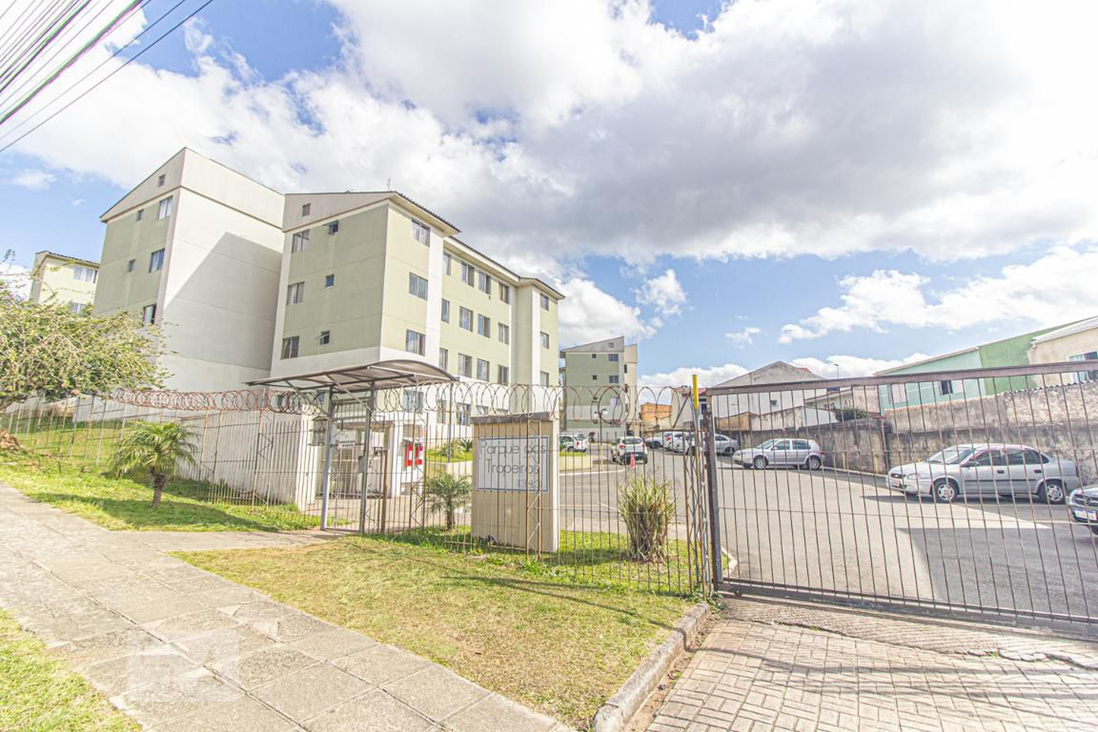 Fachada do Condomínio Condomínio Parque dos Tropeiros