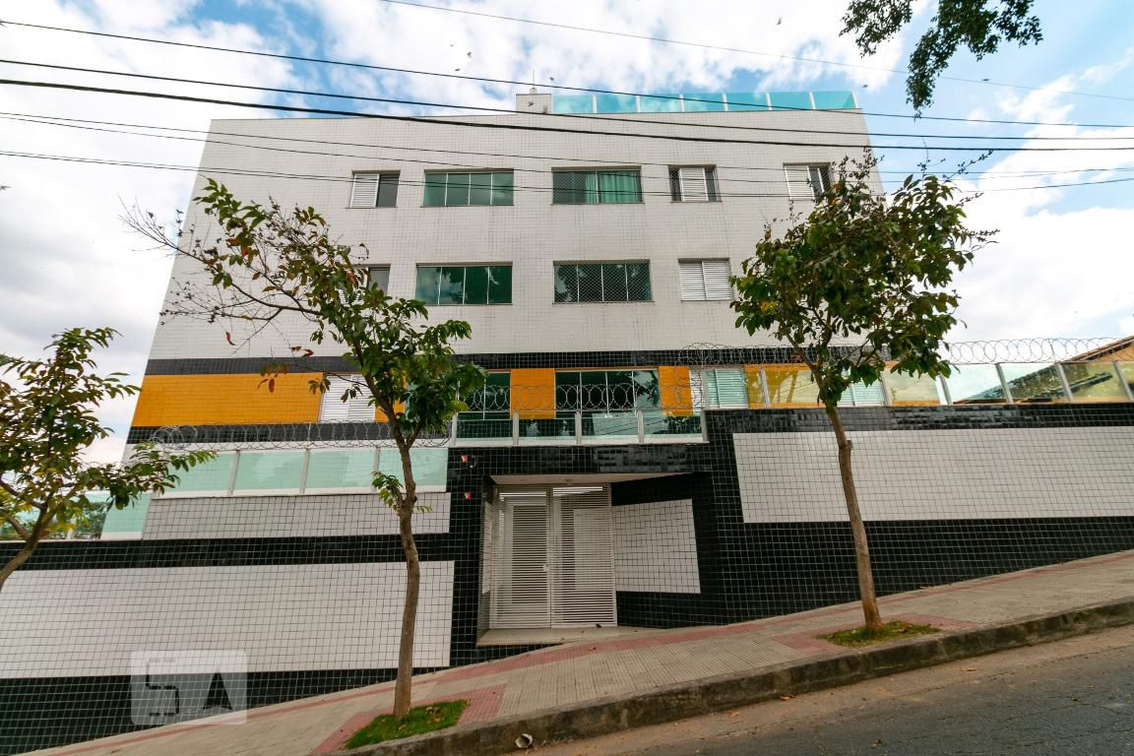 Fachada Condomínio em Rua João Maximiniano, 140