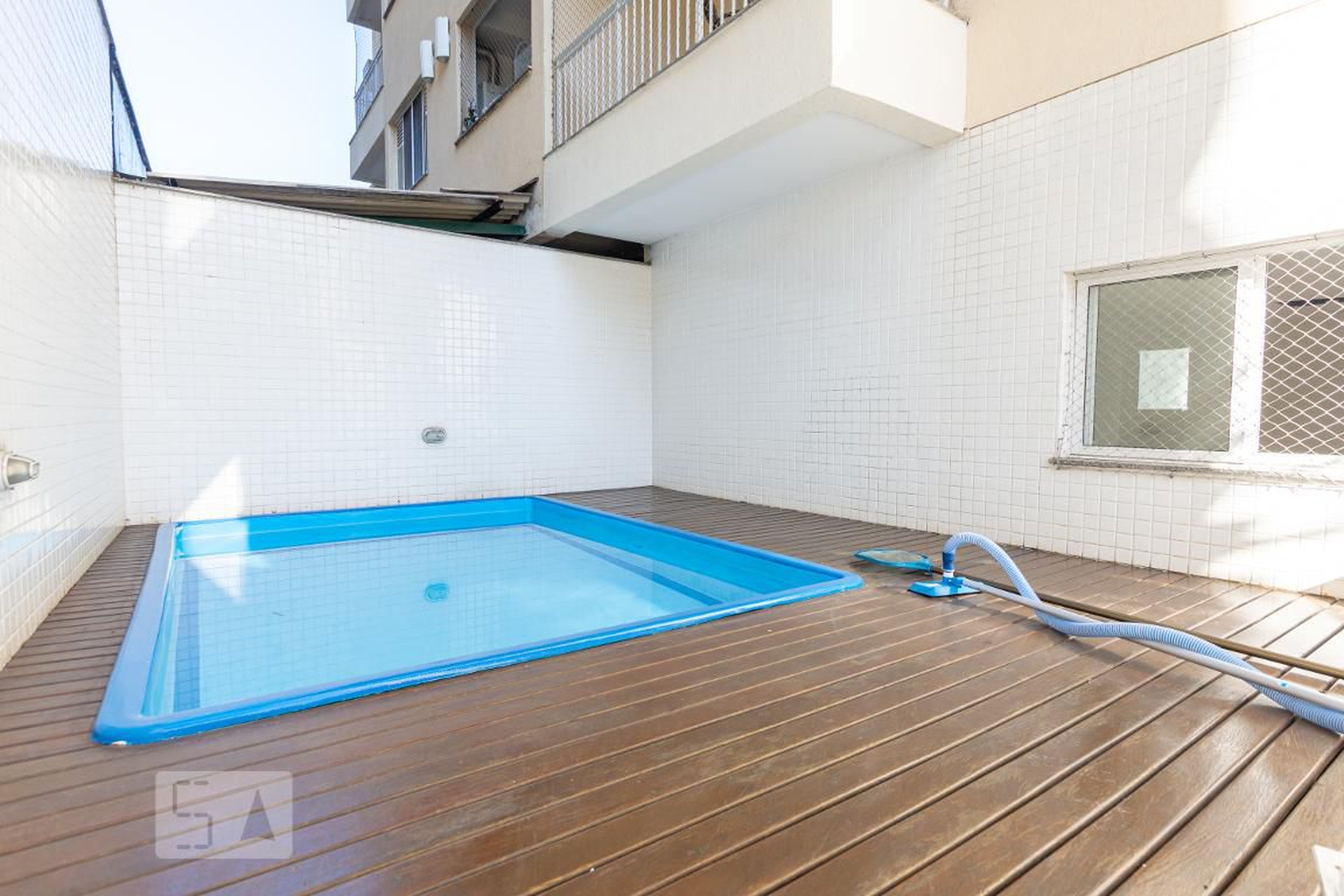 Piscina - Edifício Tour de Saint Etienne