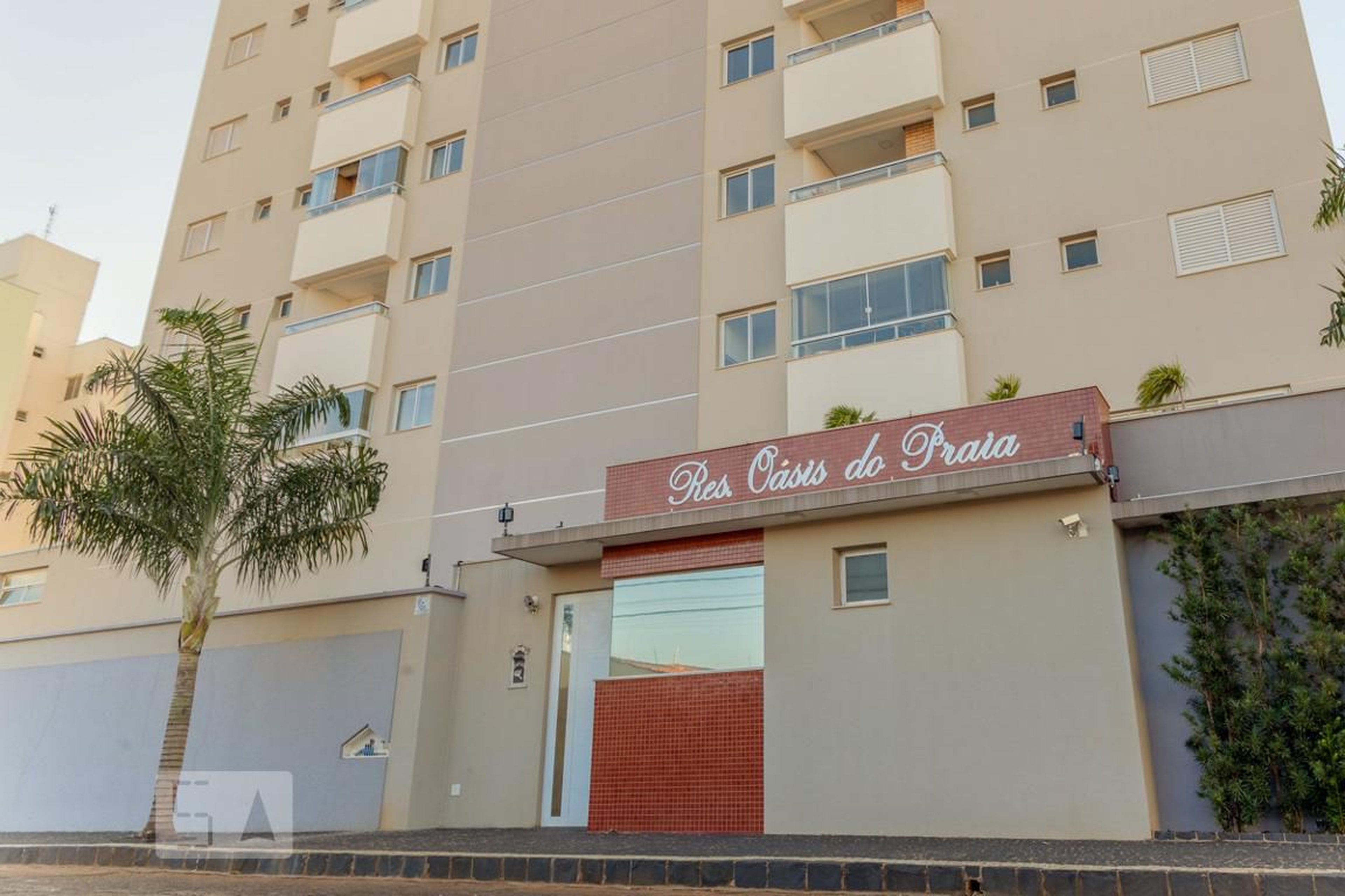 Fachada Condomínio em Rua Ovídio Bradamante Toledo, 54