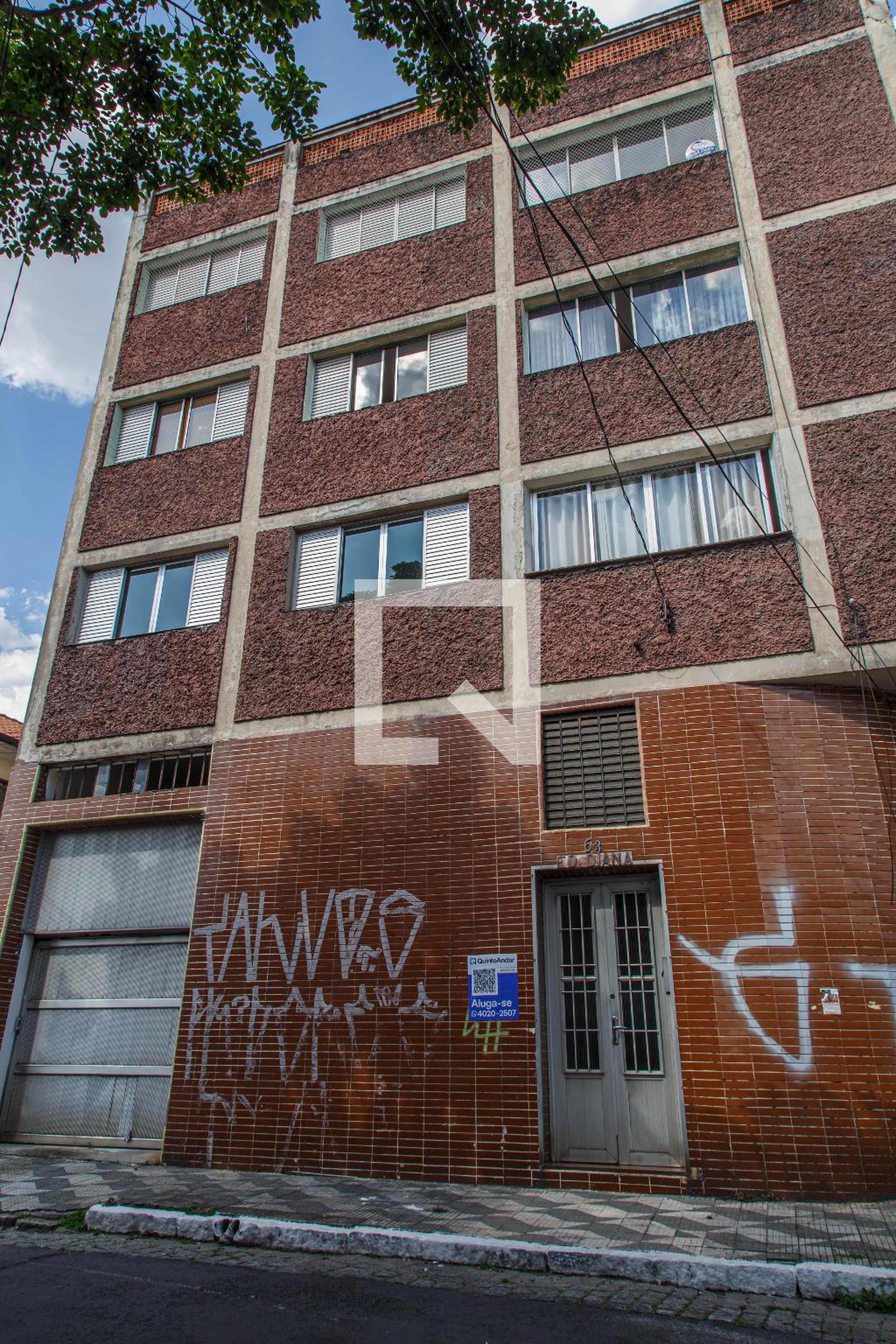 Fachada Condomínio em Rua Paulo de Morais Barros, 63