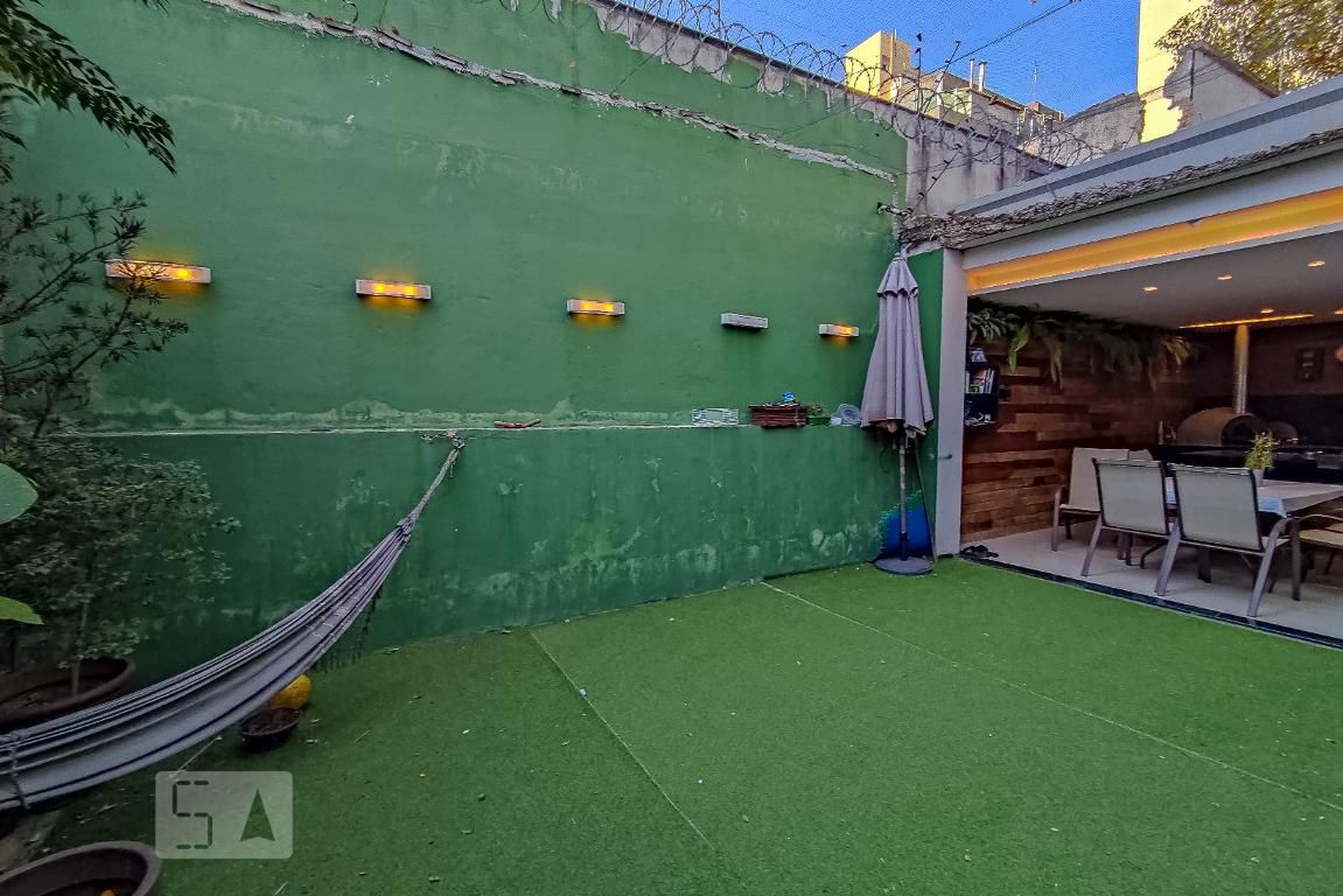 Área Externa - Eduardo Simões